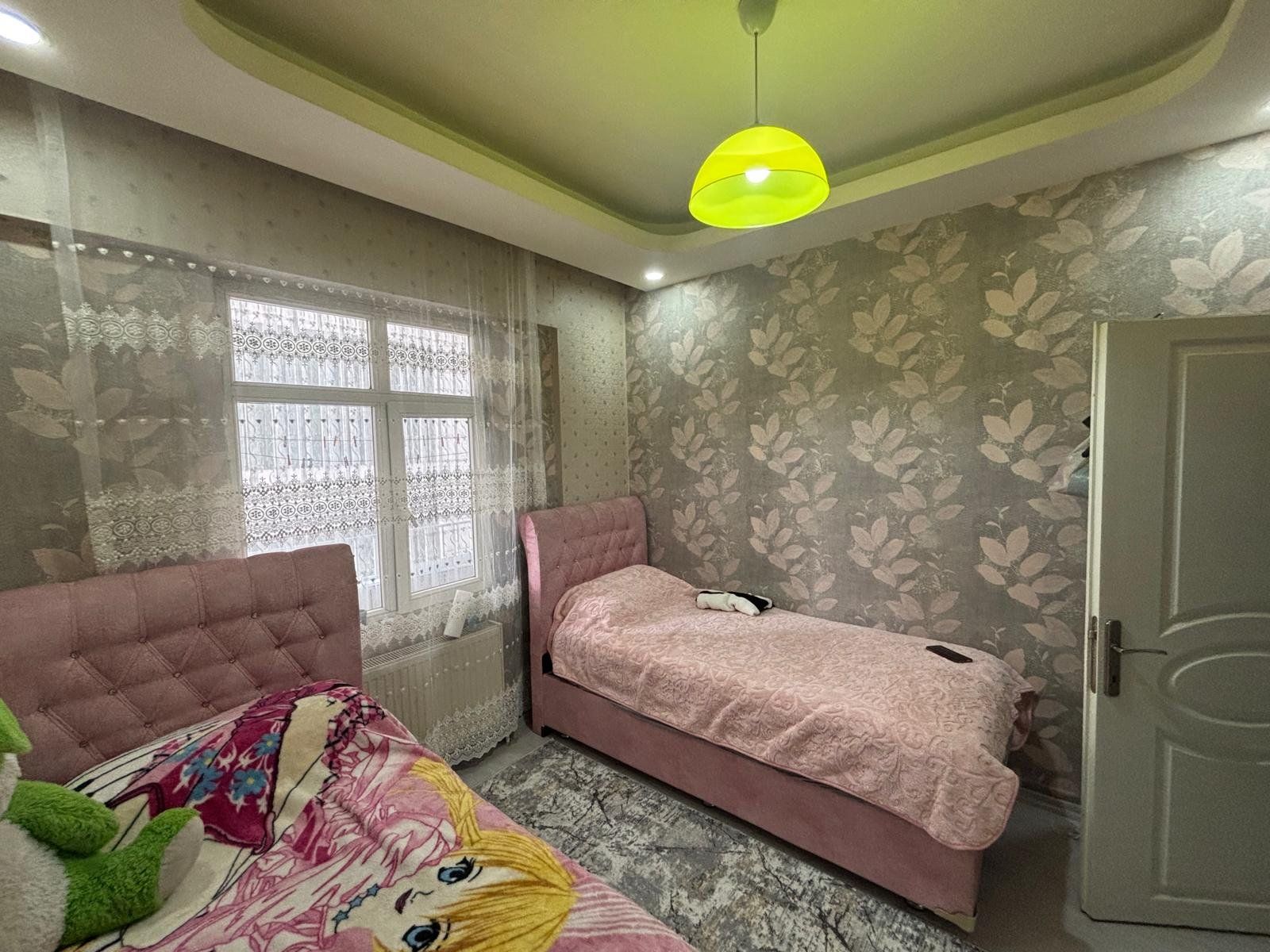 TESİSLERDE CADDE ÜZERİ FULL YAPILI 3+1 SATILIK DAİRE