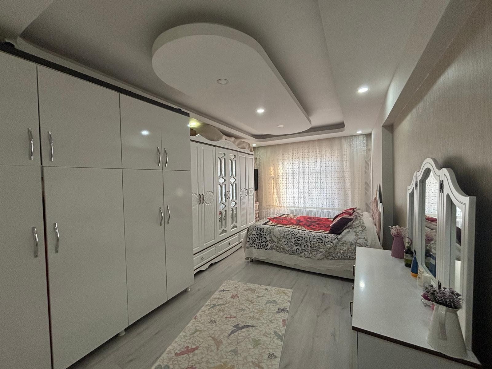 TESİSLERDE CADDE ÜZERİ FULL YAPILI 3+1 SATILIK DAİRE