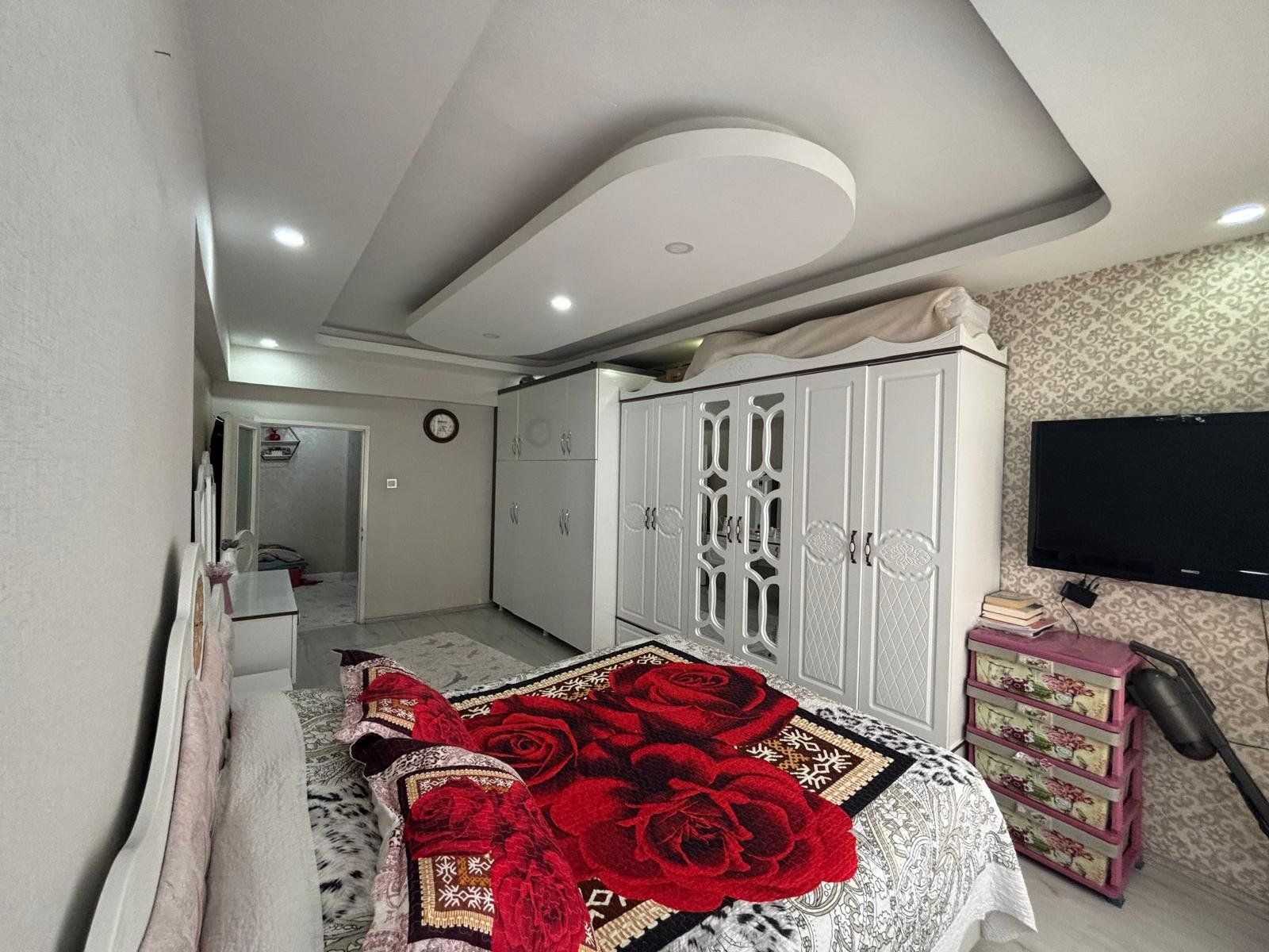 TESİSLERDE CADDE ÜZERİ FULL YAPILI 3+1 SATILIK DAİRE