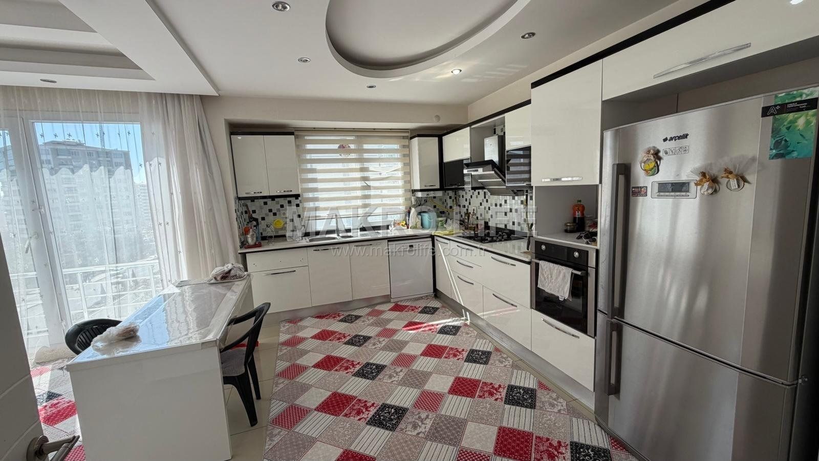 STADYUM YOLUNDA 4,5+1 LÜKS SATILIK DAİRE