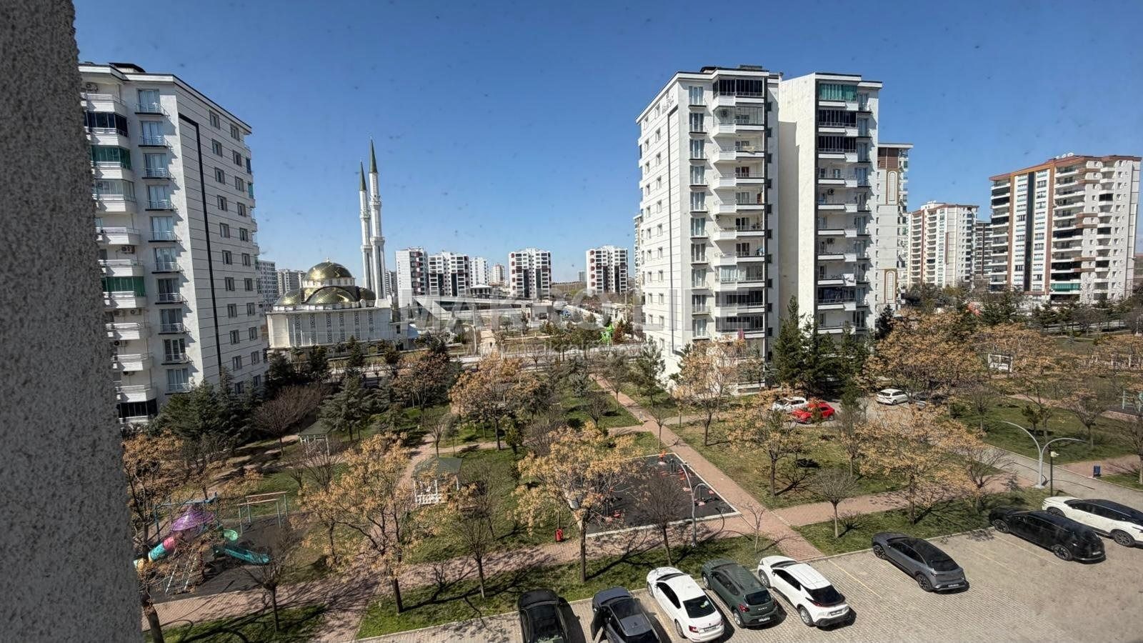 STADYUM YOLUNDA 4,5+1 LÜKS SATILIK DAİRE