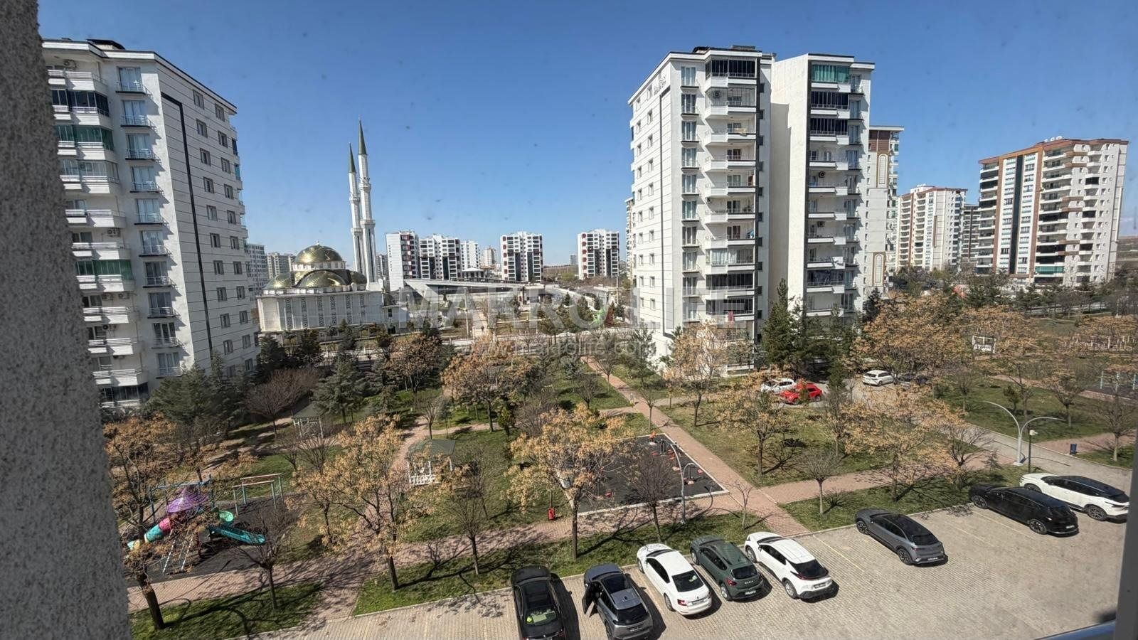 STADYUM YOLUNDA 4,5+1 LÜKS SATILIK DAİRE