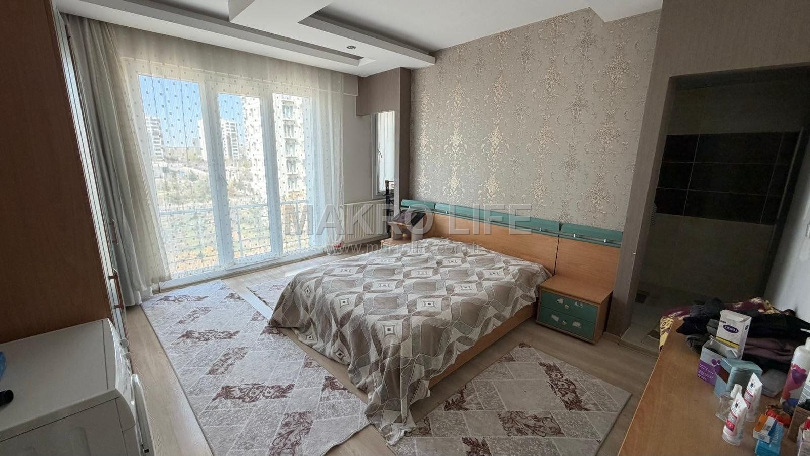 STADYUM YOLUNDA 4,5+1 LÜKS SATILIK DAİRE