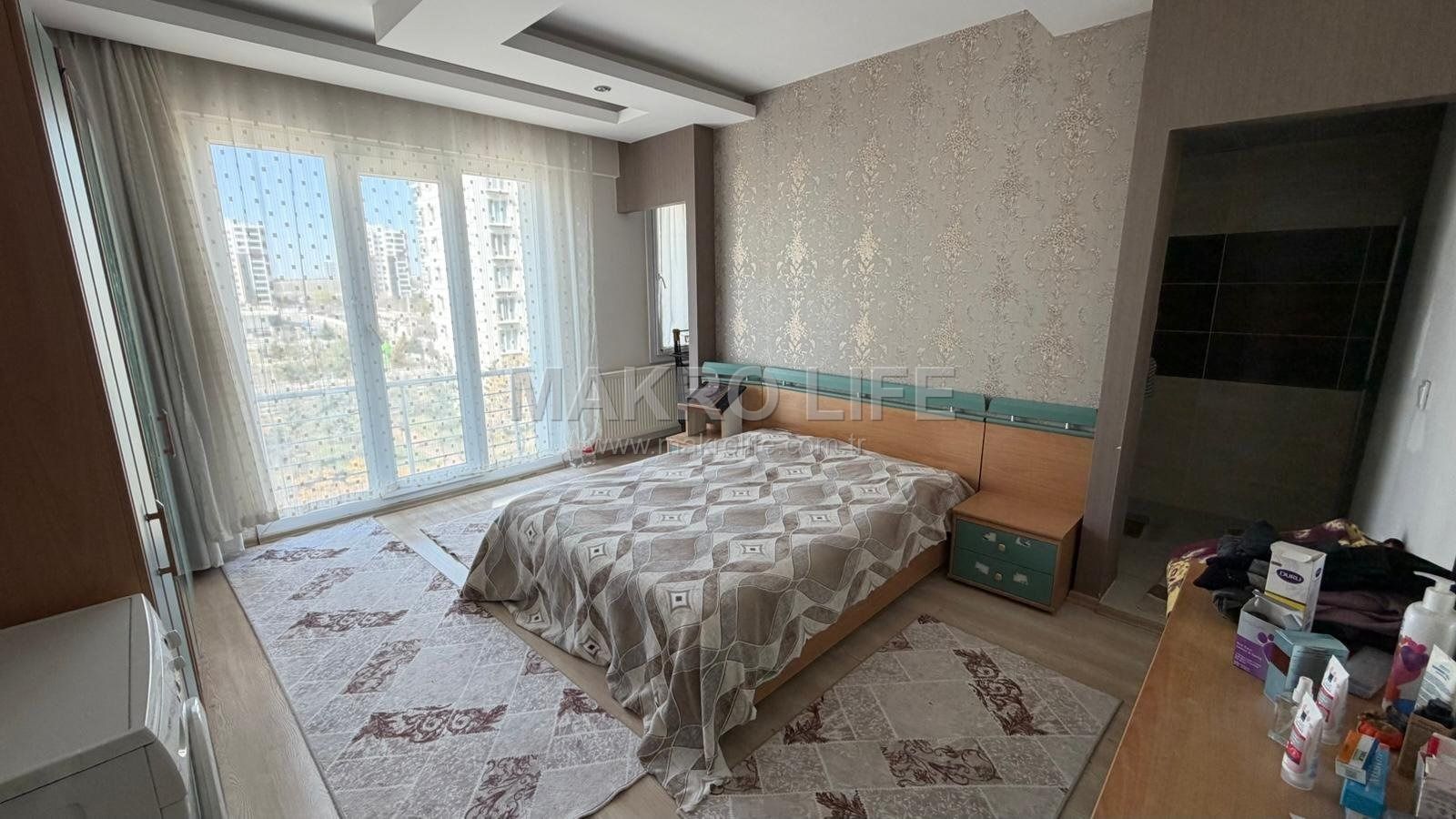 STADYUM YOLUNDA 4,5+1 LÜKS SATILIK DAİRE