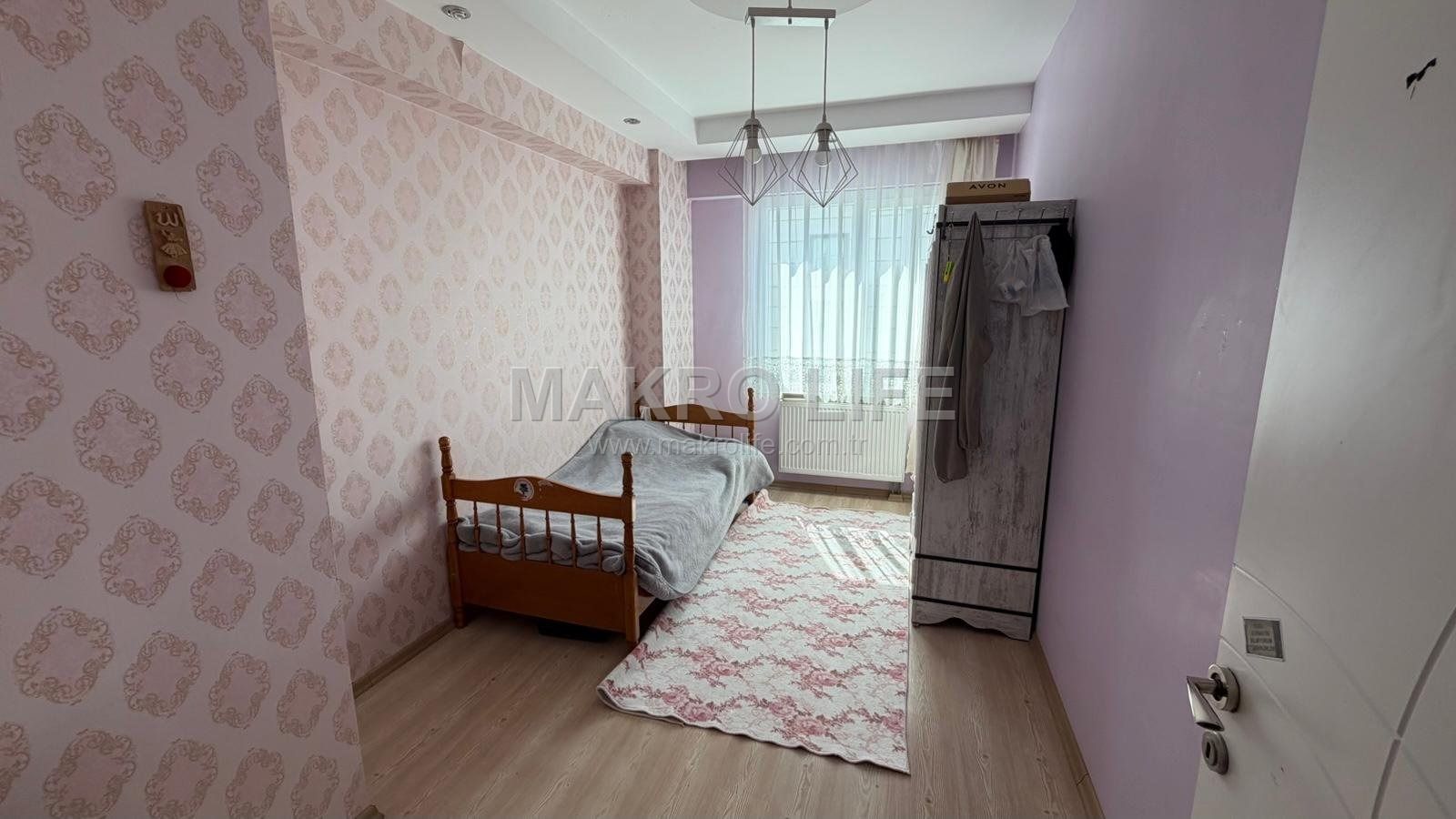 STADYUM YOLUNDA 4,5+1 LÜKS SATILIK DAİRE