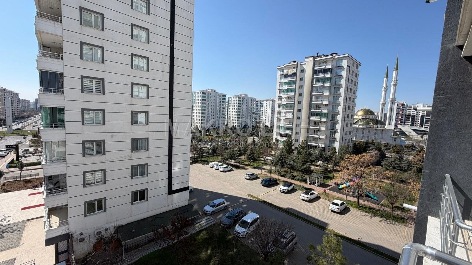 STADYUM YOLUNDA 4,5+1 LÜKS SATILIK DAİRE