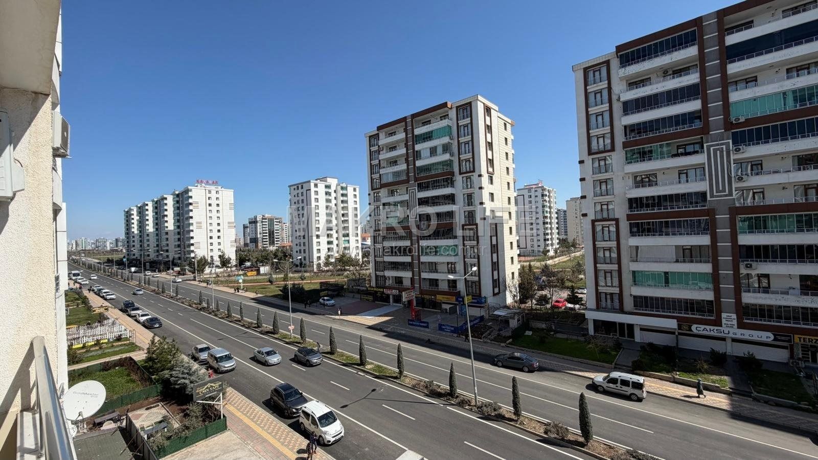 STADYUM YOLUNDA 4,5+1 LÜKS SATILIK DAİRE
