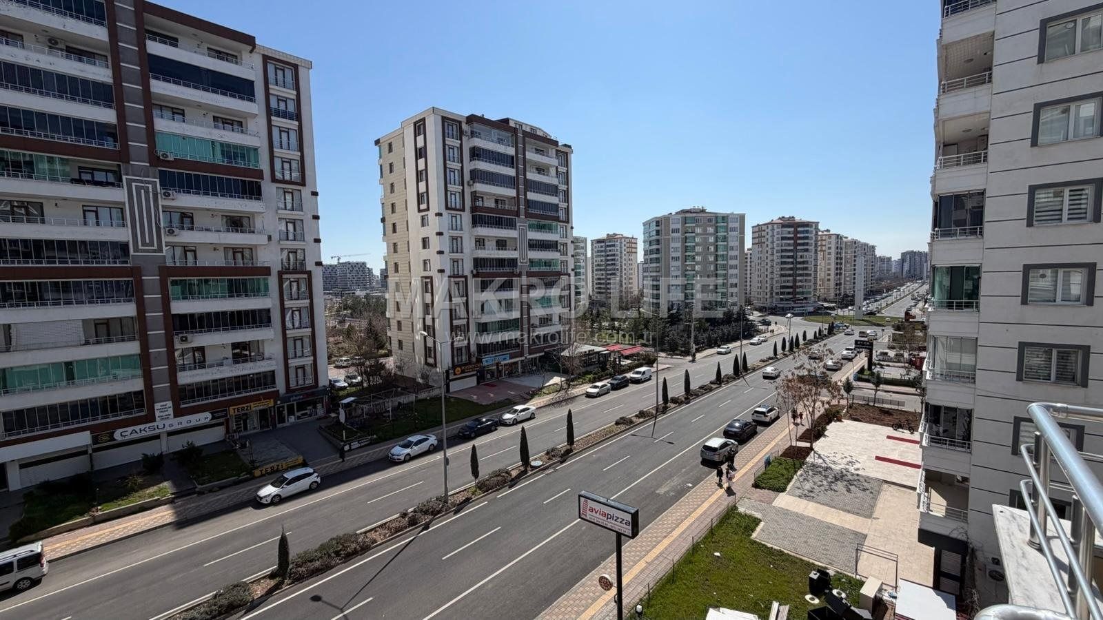 STADYUM YOLUNDA 4,5+1 LÜKS SATILIK DAİRE