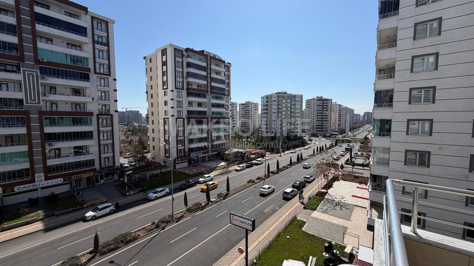 STADYUM YOLUNDA 4,5+1 LÜKS SATILIK DAİRE