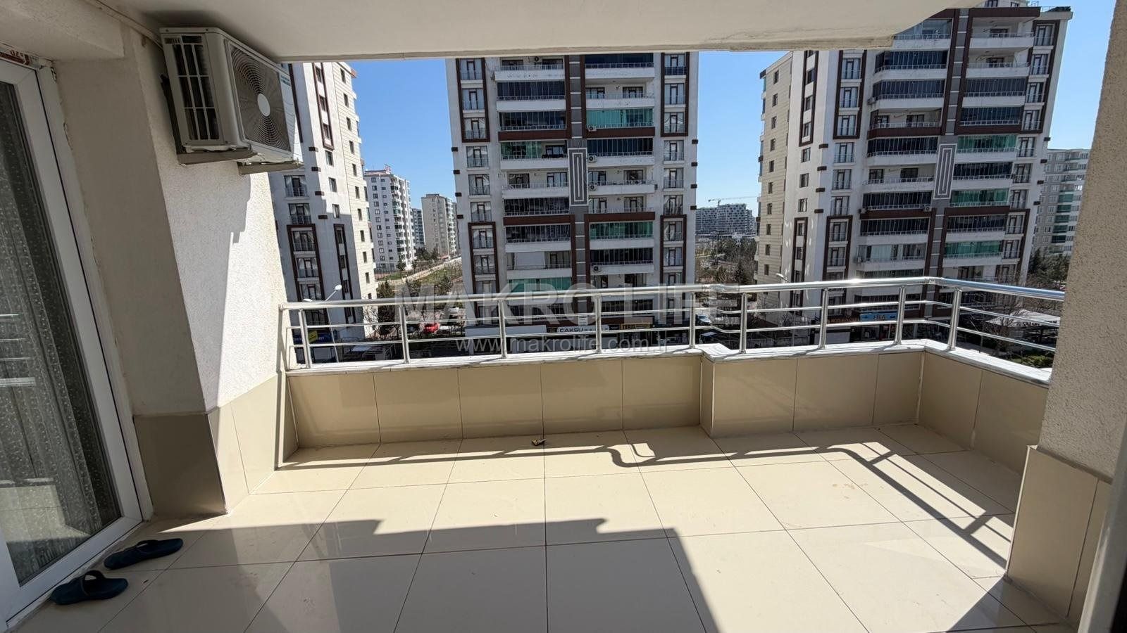 STADYUM YOLUNDA 4,5+1 LÜKS SATILIK DAİRE