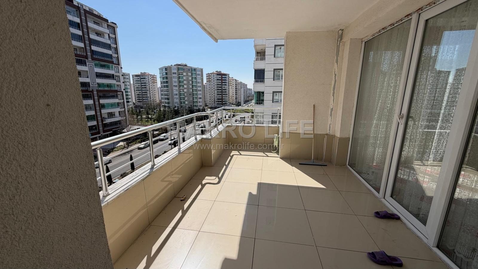 STADYUM YOLUNDA 4,5+1 LÜKS SATILIK DAİRE
