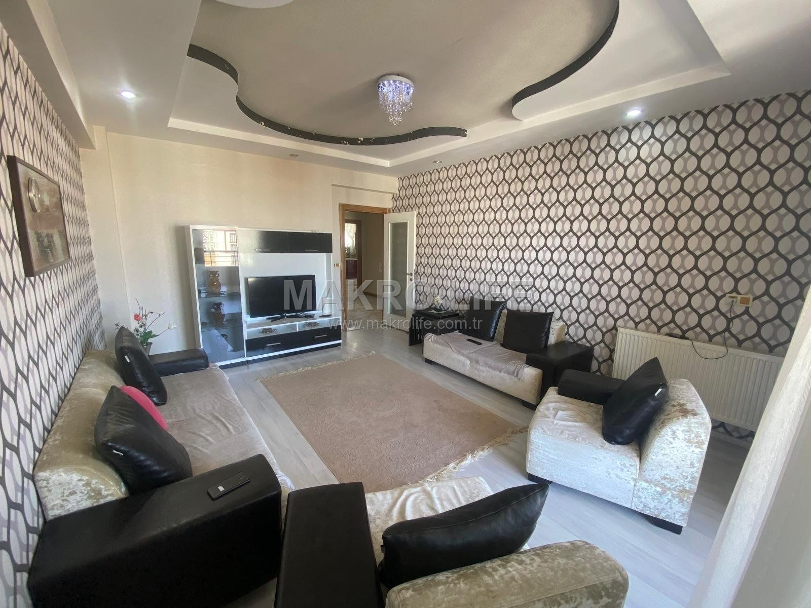 ARAM TİGRAN CADDESİNDE ACİL SATILIK 4+1 DAİRE