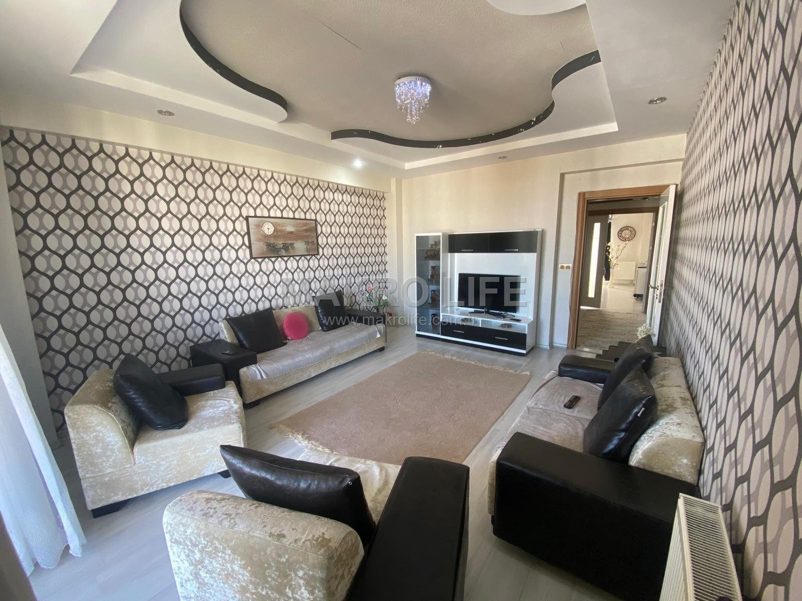ARAM TİGRAN CADDESİNDE ACİL SATILIK 4+1 DAİRE