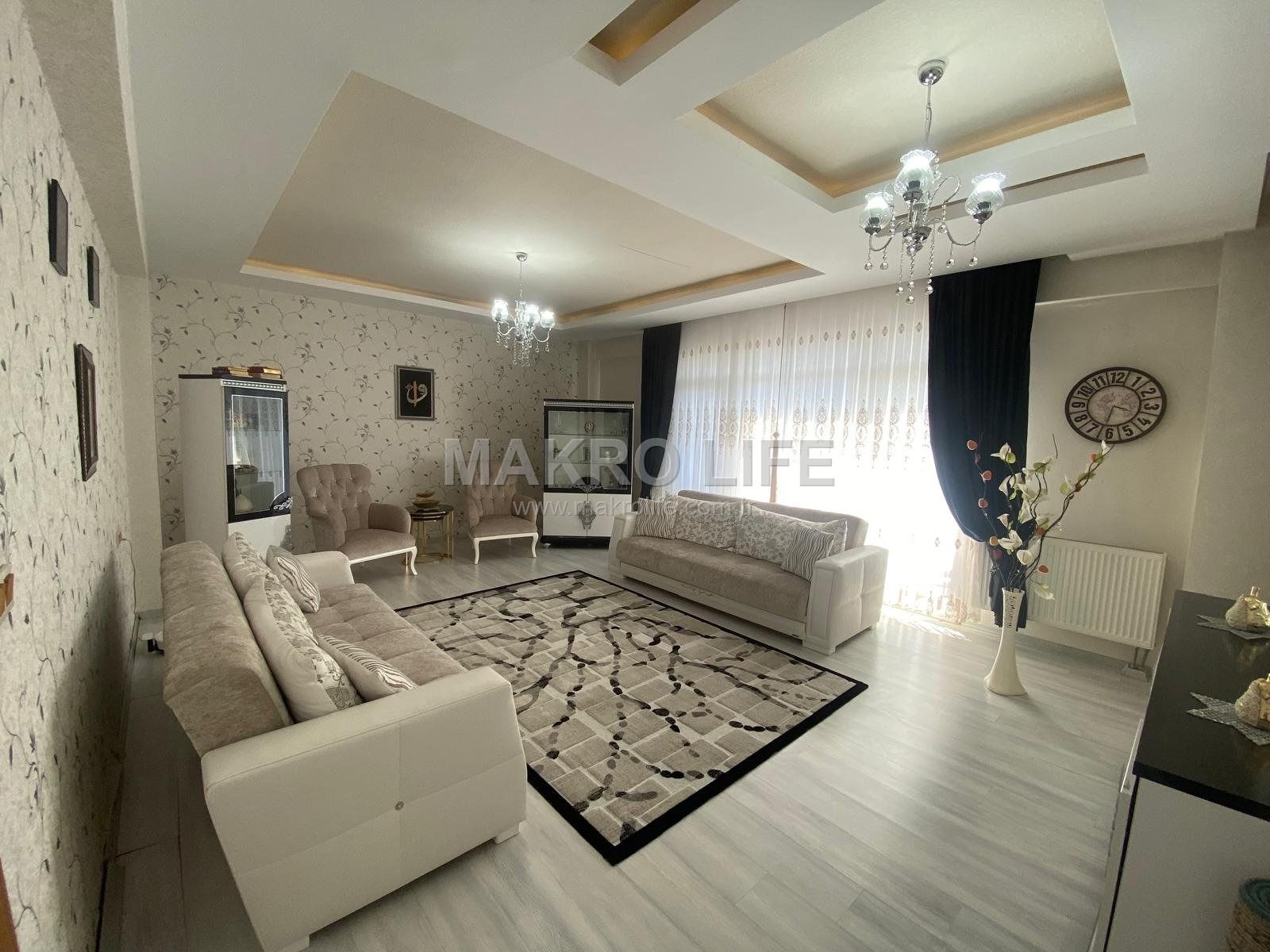 ARAM TİGRAN CADDESİNDE ACİL SATILIK 4+1 DAİRE
