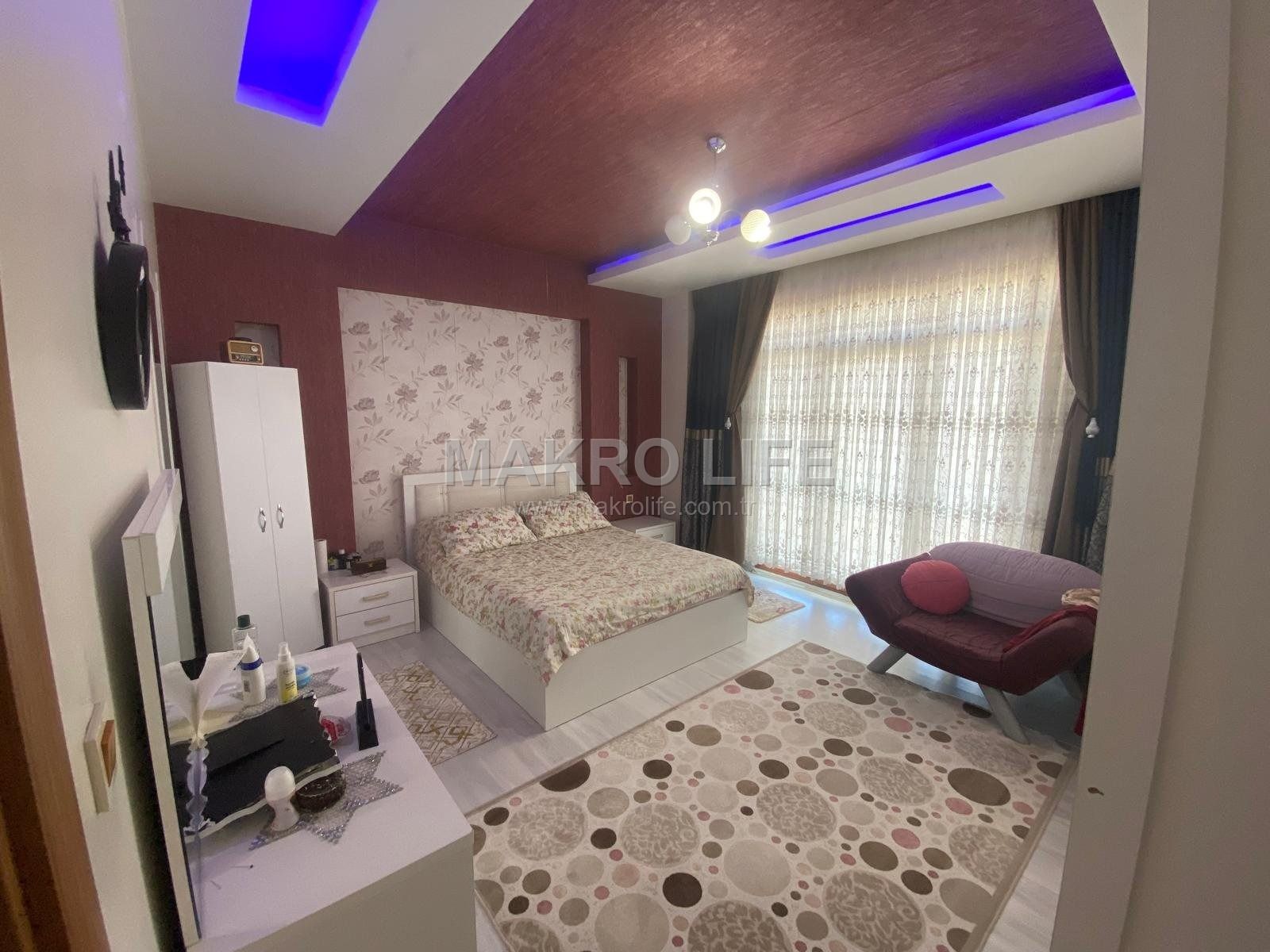 ARAM TİGRAN CADDESİNDE ACİL SATILIK 4+1 DAİRE