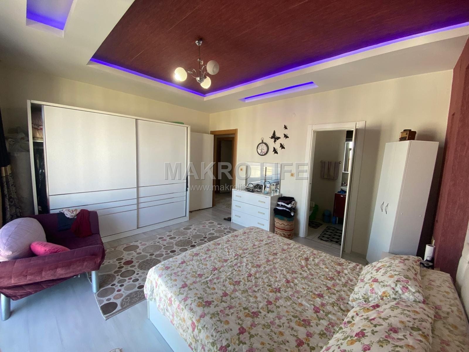 ARAM TİGRAN CADDESİNDE ACİL SATILIK 4+1 DAİRE