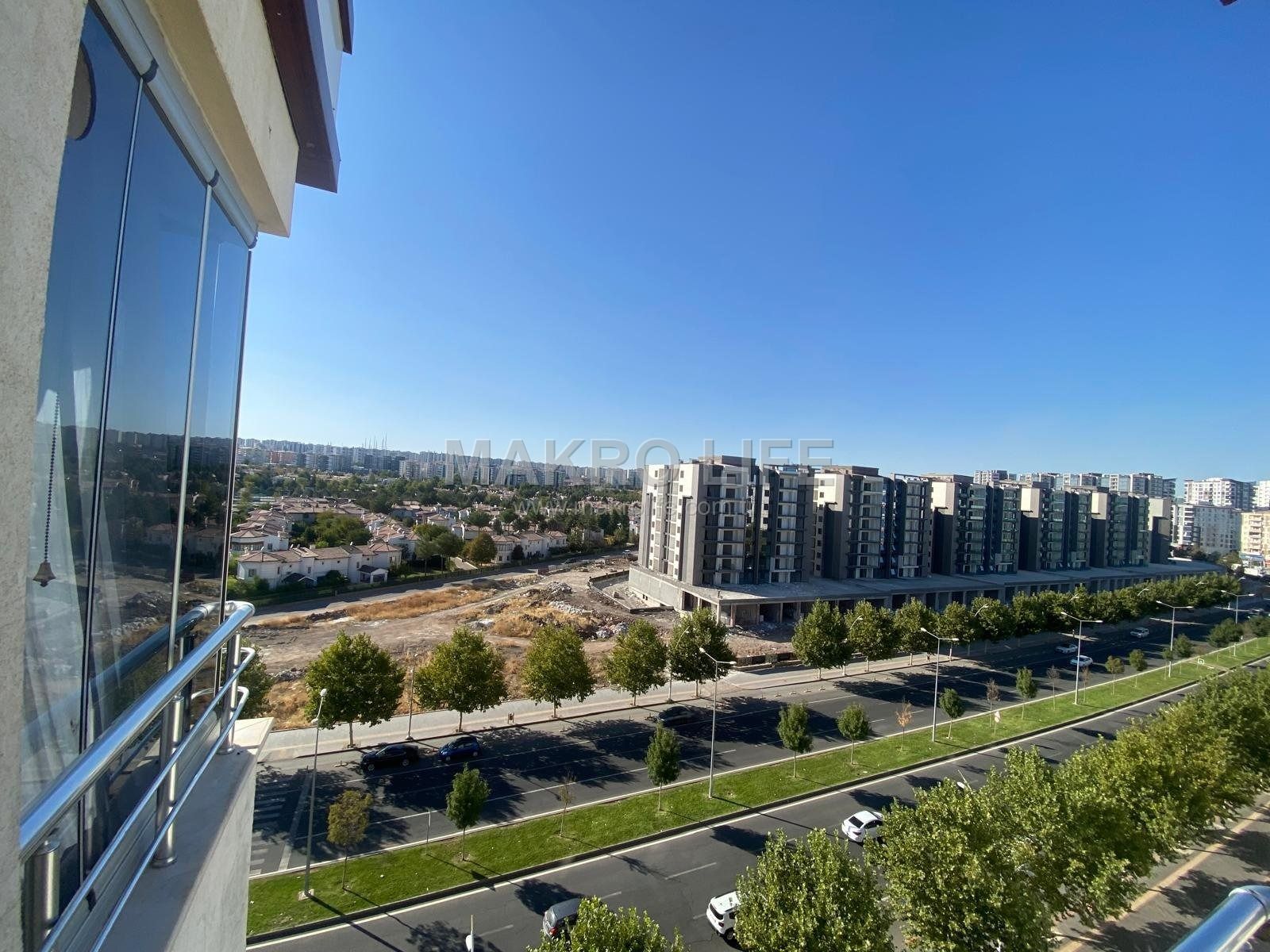 ARAM TİGRAN CADDESİNDE ACİL SATILIK 4+1 DAİRE