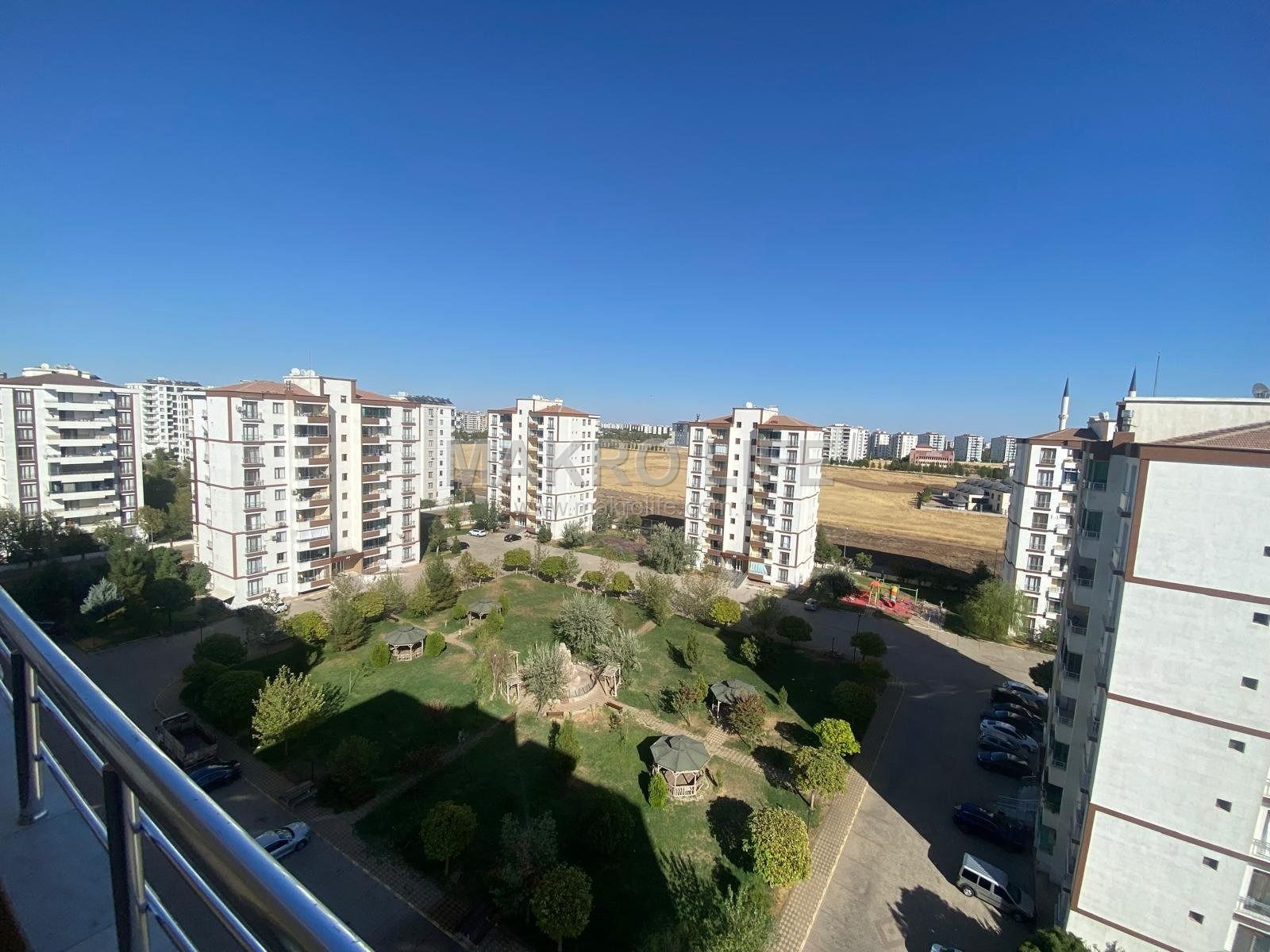 ARAM TİGRAN CADDESİNDE ACİL SATILIK 4+1 DAİRE