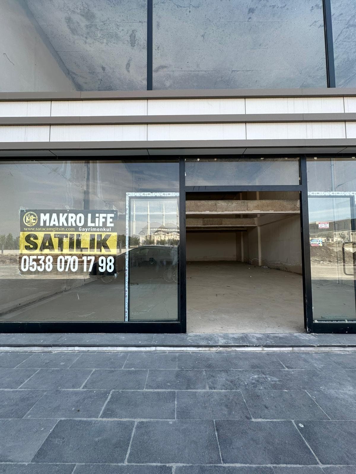 ARAŞTIRMA HASTANESİ YANINDA AY YAPI CORNER ALTINDA SATILIK YATIRIMLIK DÜKKAN!