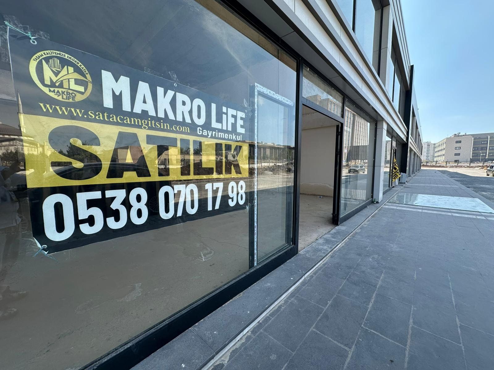 ARAŞTIRMA HASTANESİ YANINDA AY YAPI CORNER ALTINDA SATILIK YATIRIMLIK DÜKKAN!