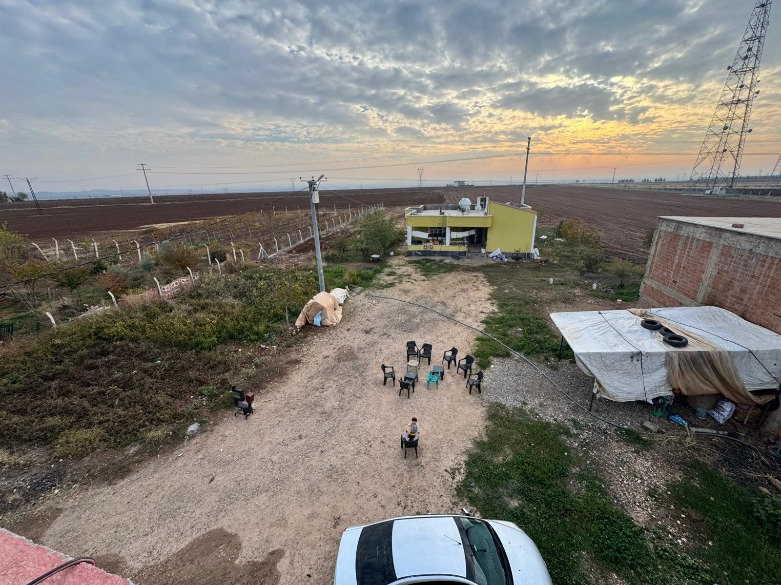 DİYARBAKIR ÇINAR YOLU ÜZERİ BEŞPINAR KARŞISINDA ANA YOL ÜZERİ ASFALTA SIFIR
