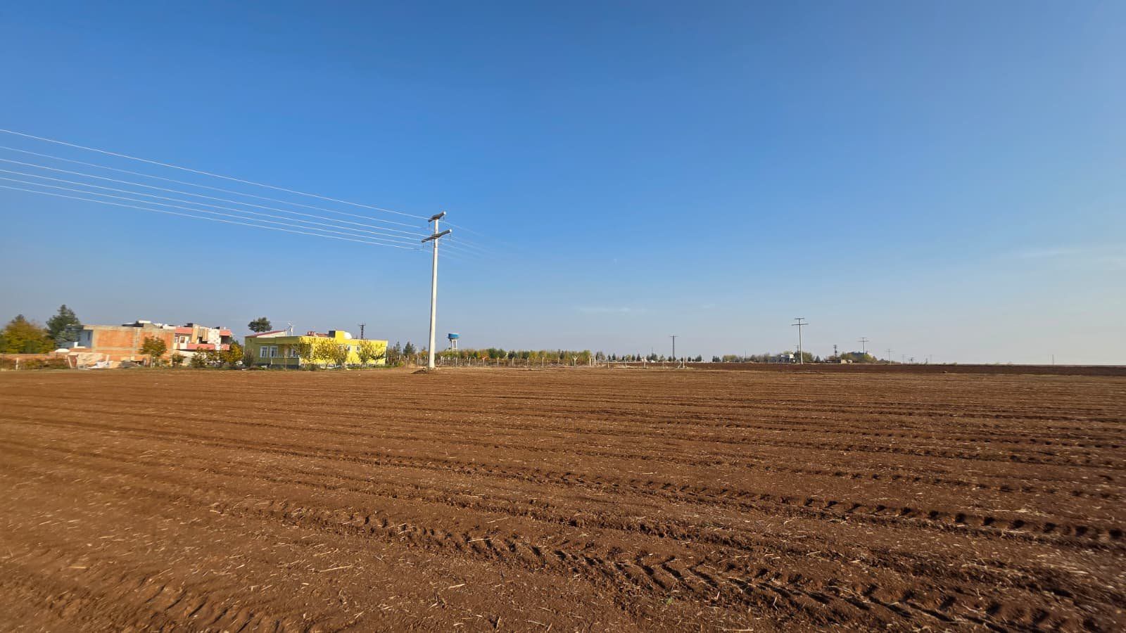 DİYARBAKIR ÇINAR YOLU ÜZERİ BEŞPINAR KARŞISINDA ANA YOL ÜZERİ ASFALTA SIFIR