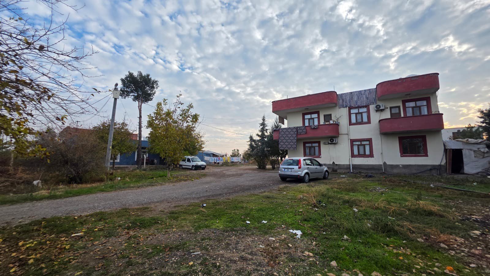 DİYARBAKIR ÇINAR YOLU ÜZERİ BEŞPINAR KARŞISINDA ANA YOL ÜZERİ ASFALTA SIFIR