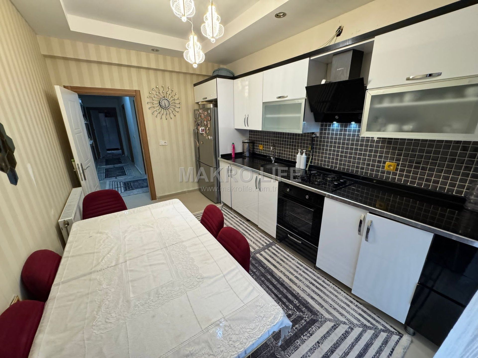 ÜÇKUYULAR KADOİL ARKASINDA ACİL SATILIK 3+1 YÜKSEK GİRİŞ DAİRE