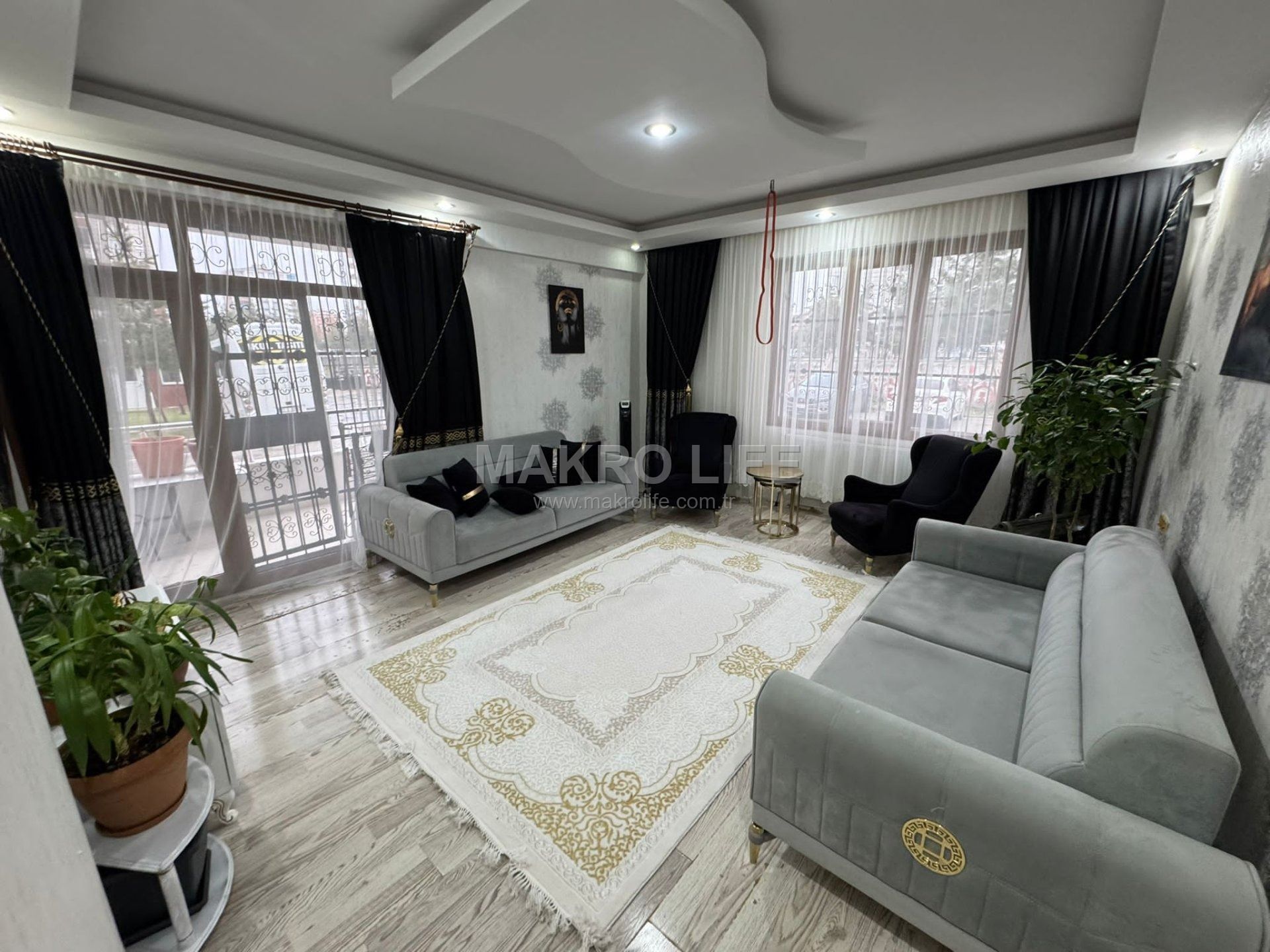 ÜÇKUYULAR KADOİL ARKASINDA ACİL SATILIK 3+1 YÜKSEK GİRİŞ DAİRE