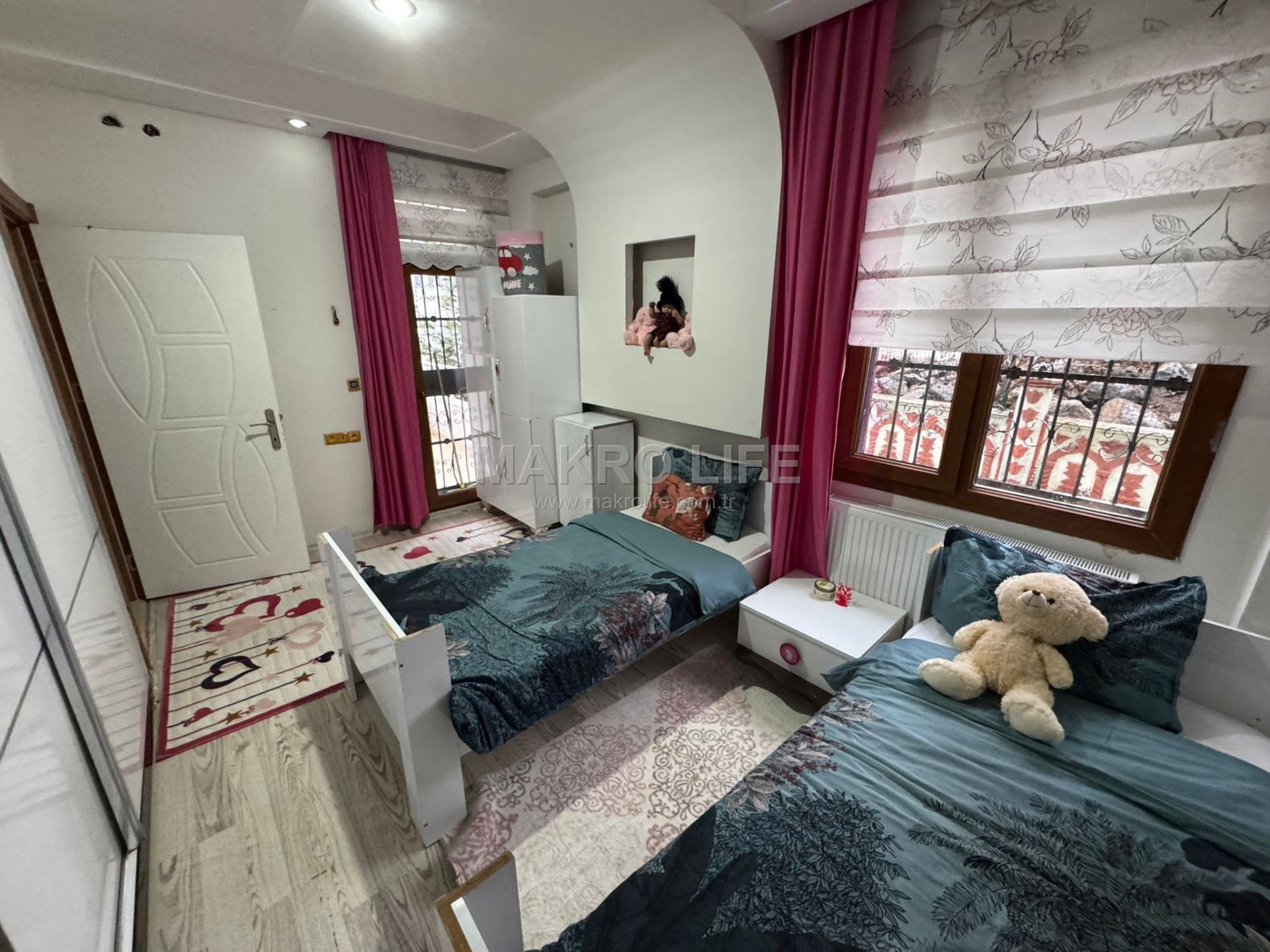 ÜÇKUYULAR KADOİL ARKASINDA ACİL SATILIK 3+1 YÜKSEK GİRİŞ DAİRE