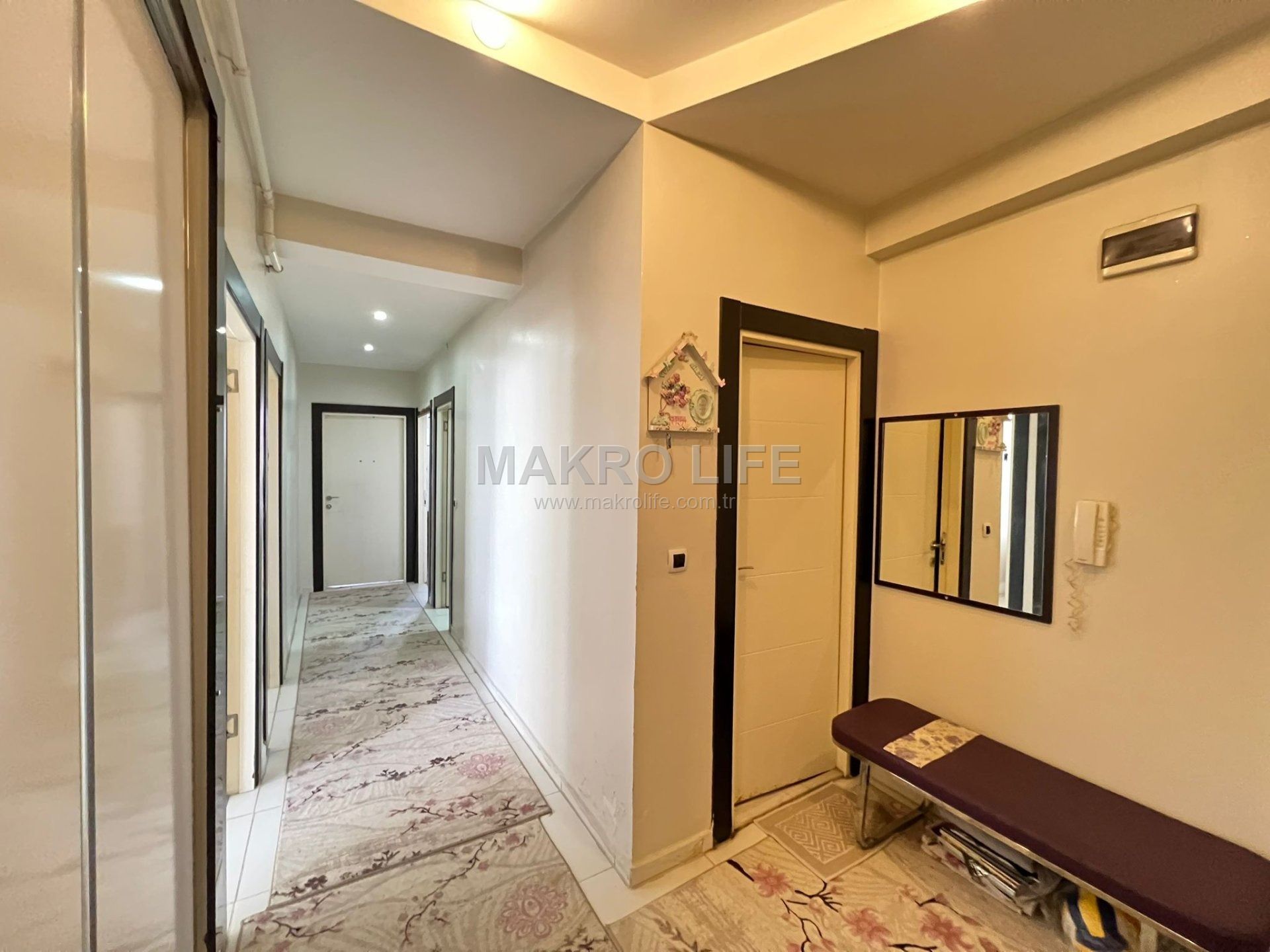 BAĞCILAR ZÜMRÜTKENT KARŞISINDA SATILIK 2+1 GENİŞ DAİRE