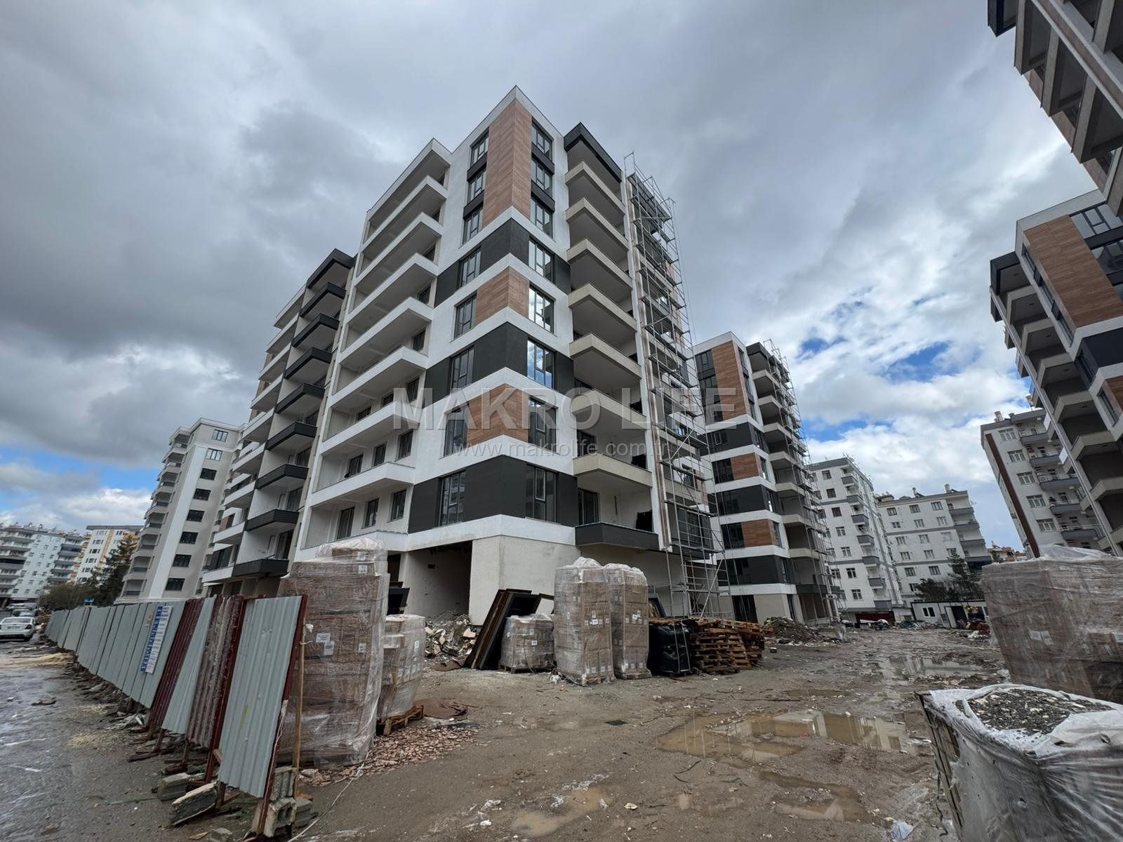 ACİL SATILIK DİCLEKENTTE SIFIR 3+1 TEMİZ DAİRE