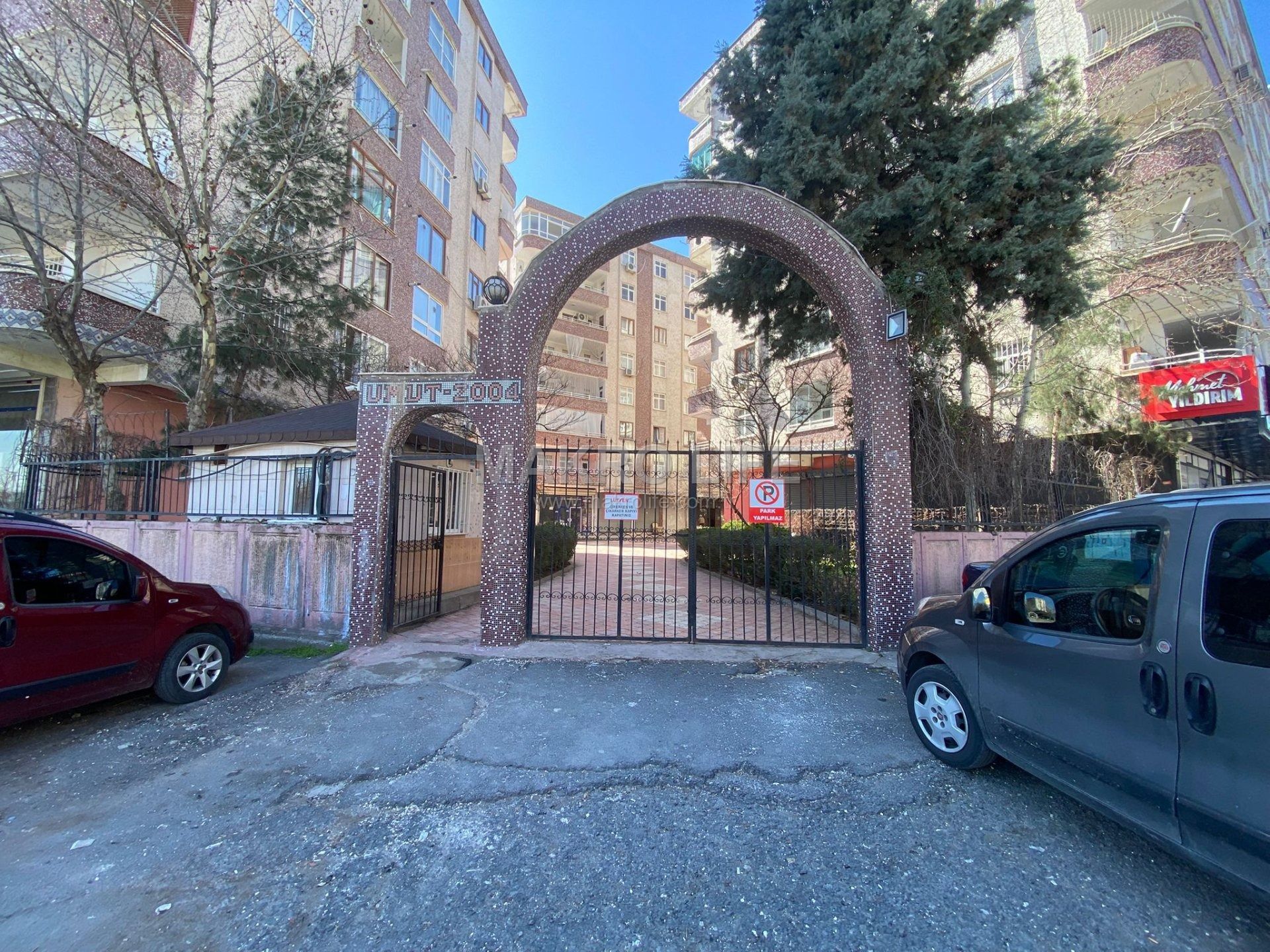 KENT MEYDANINA YÜRÜME MESAFESİNDE SİTE İÇERİSİNDE ACİL SATILIK DÜKKAN