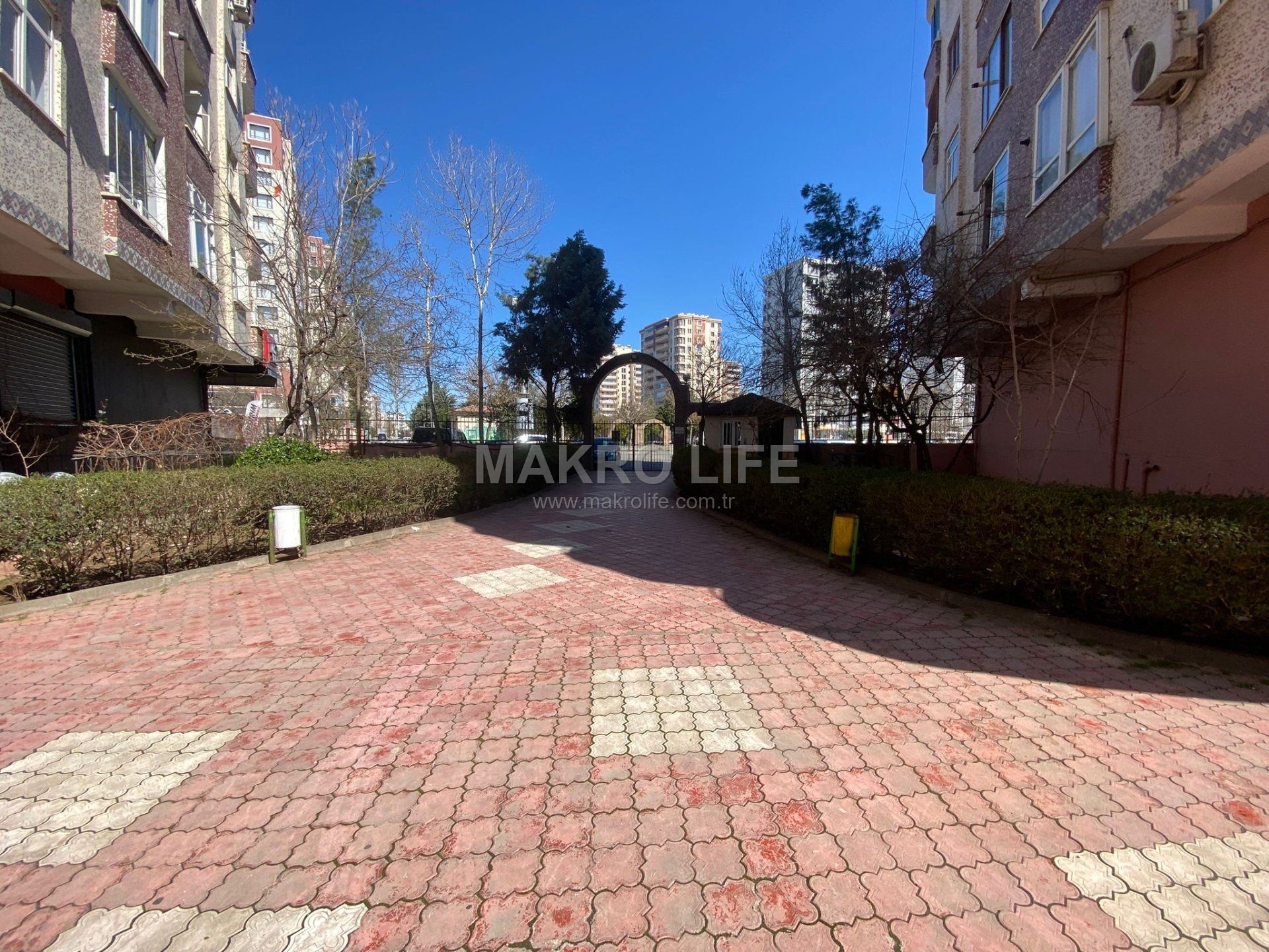 KENT MEYDANINA YÜRÜME MESAFESİNDE SİTE İÇERİSİNDE ACİL SATILIK DÜKKAN