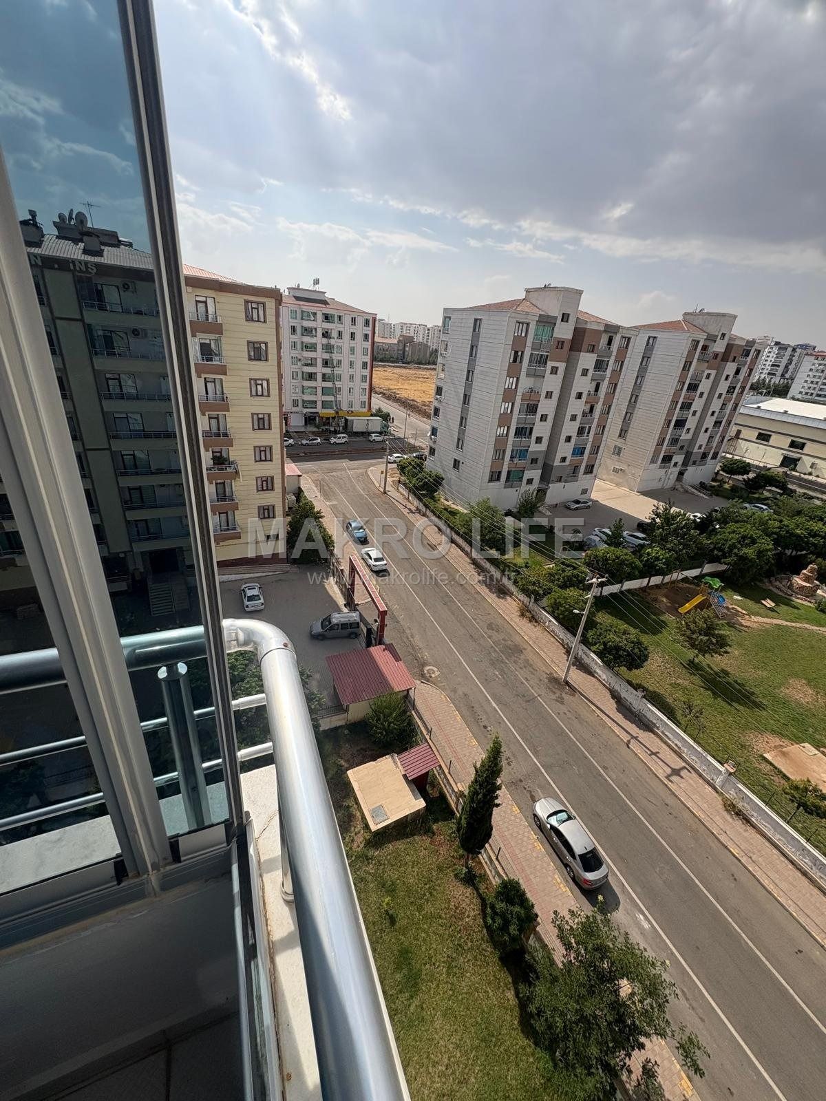 BAĞCILAR'DA FULL BAKIMLI 3+1 SATILIK DAİRE