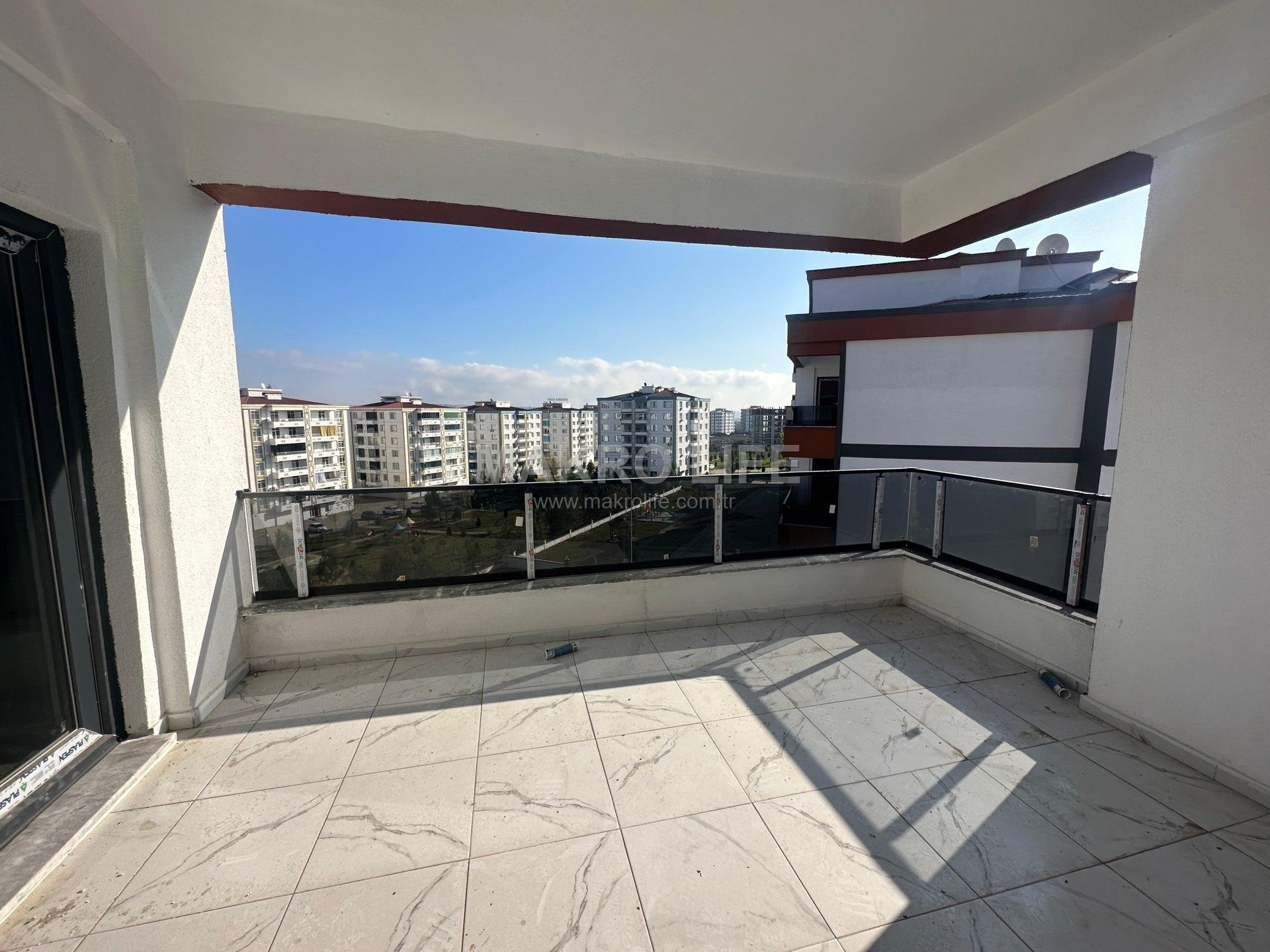 ACİLL SATILIK 450 EVLERDE YERDEN ISITMALI 3+1 DAİRE
