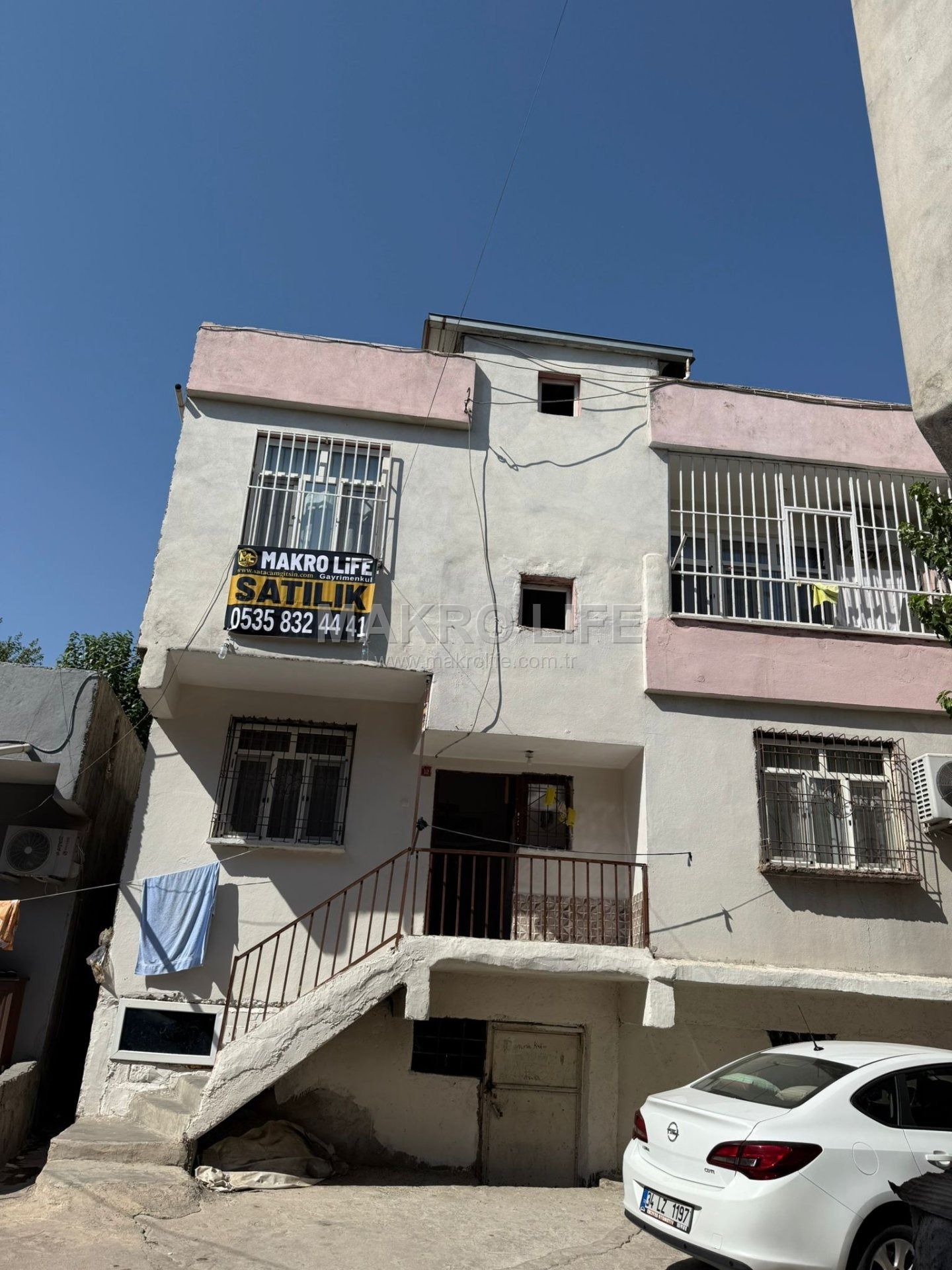 PEYAS MAH. SATILIK İKİ KATLI EV
