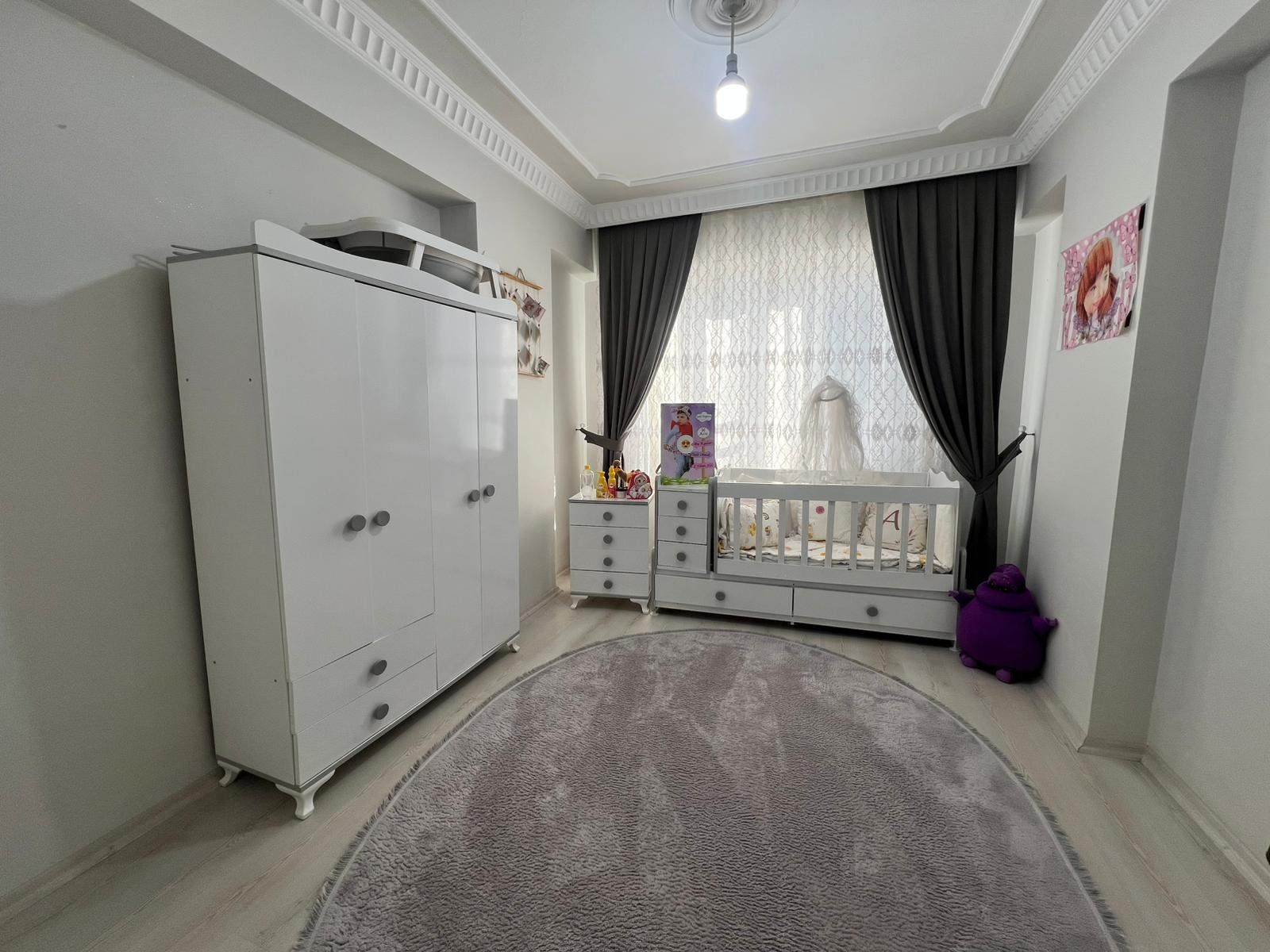 HATBOYUNDA TESİSLERE YÜRÜME MESAFESİN DE FUL YAPILI FIRSAT DAİRE