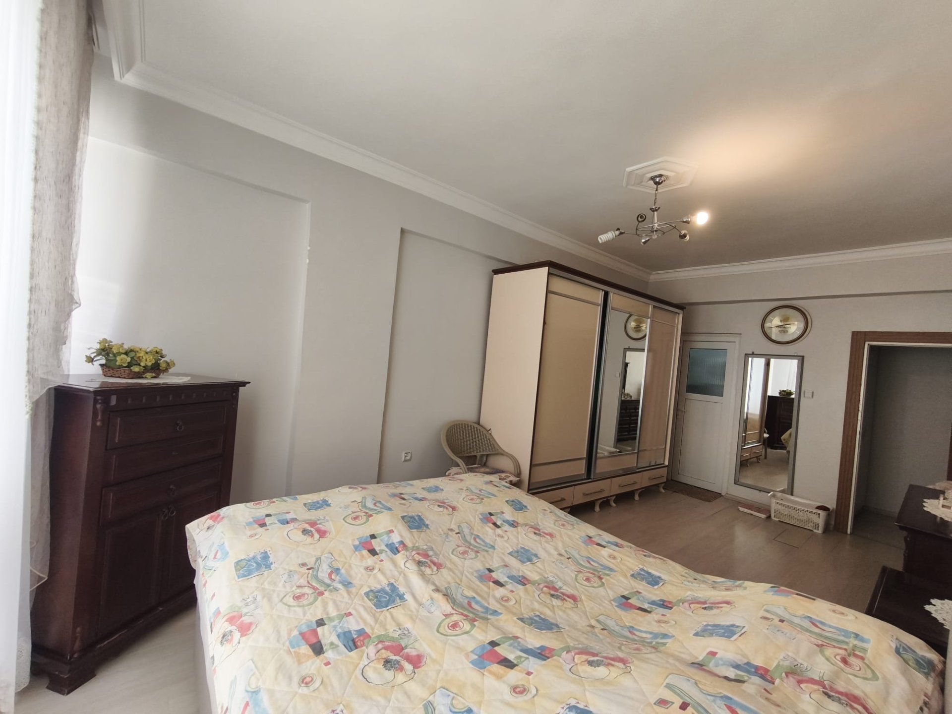 URFA YOLU ÜZERİ CEYLANLAR KARŞISI SATLIK 3+1 MASRAFLI GENİŞ DAİRE