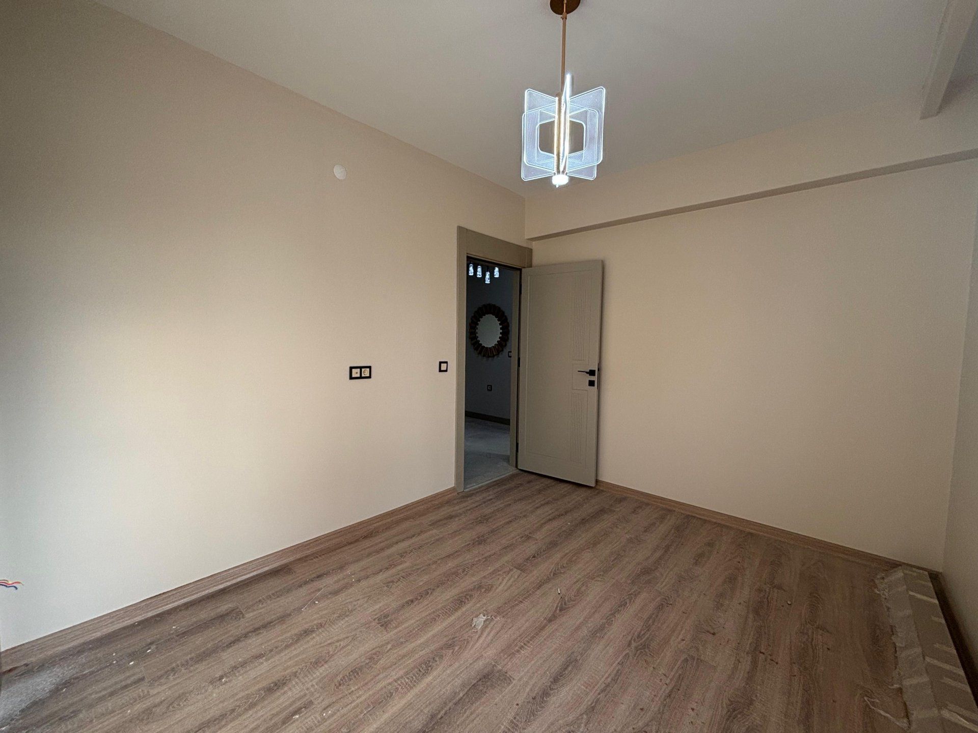 ARAŞTIRMA CİVAR AGC YAPIDA 2,5+1 SATILIK SIFIR LÜKS DAİRE