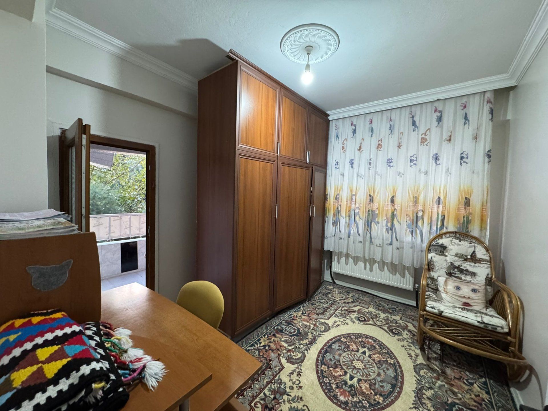 HUZUREVLERİ ÇÜNGÜŞLÜLER YAS EVİ ÜSTÜ SATILIK 3+1 BAKIMLI DAİRE