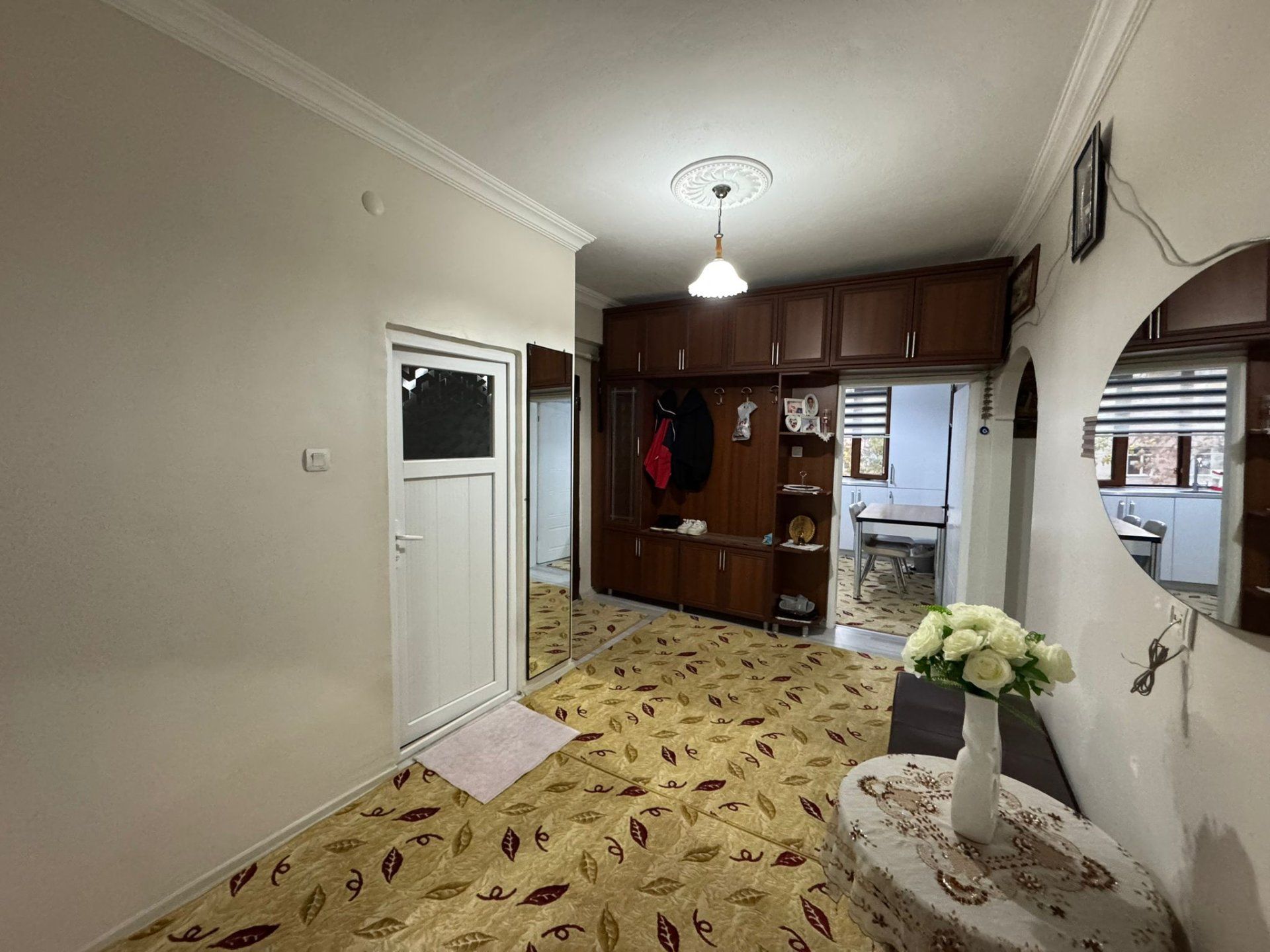 HUZUREVLERİ ÇÜNGÜŞLÜLER YAS EVİ ÜSTÜ SATILIK 3+1 BAKIMLI DAİRE
