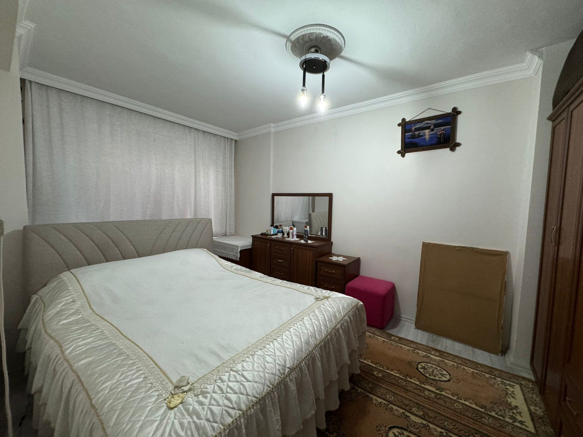 HUZUREVLERİ ÇÜNGÜŞLÜLER YAS EVİ ÜSTÜ SATILIK 3+1 BAKIMLI DAİRE