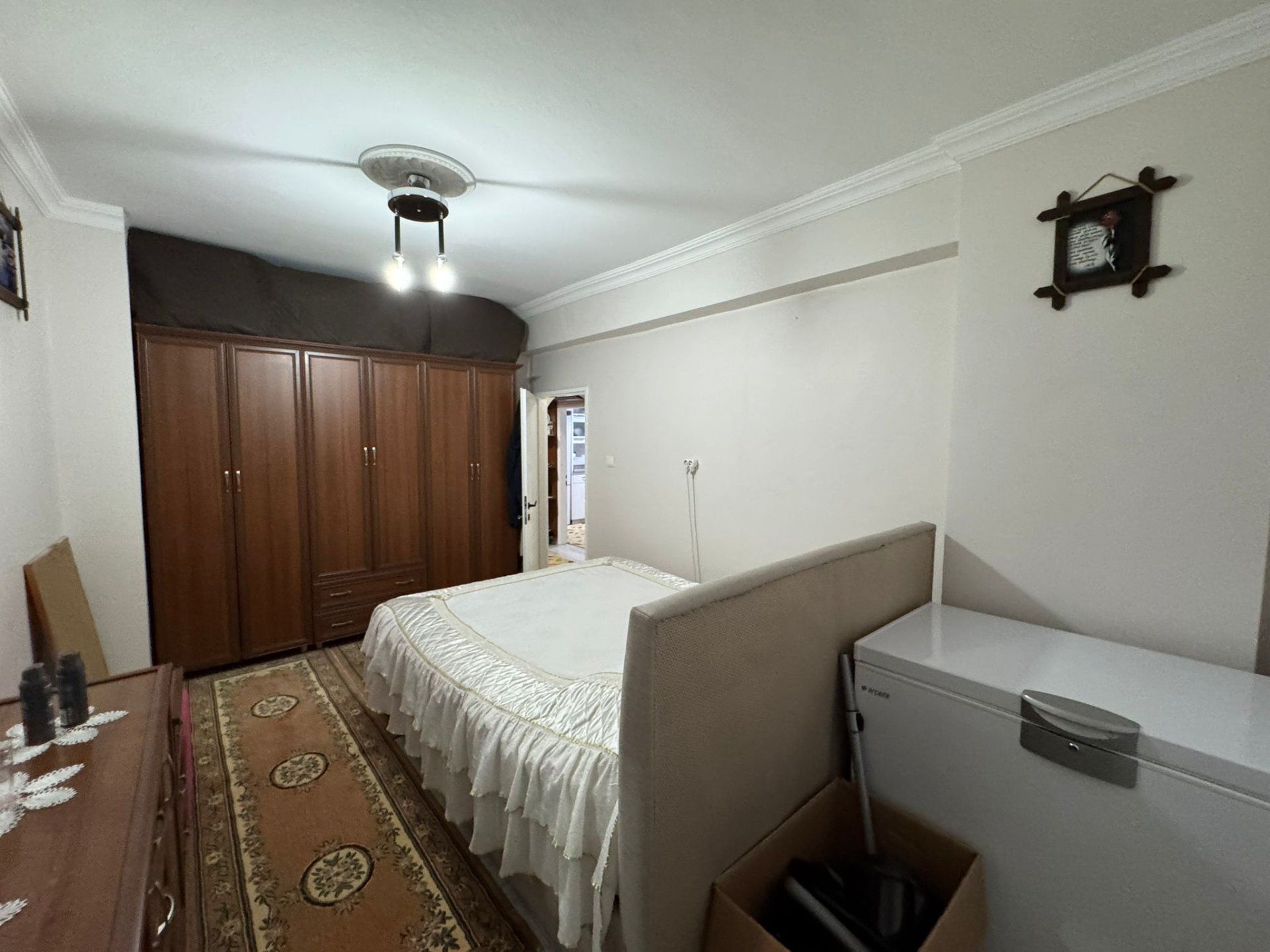 HUZUREVLERİ ÇÜNGÜŞLÜLER YAS EVİ ÜSTÜ SATILIK 3+1 BAKIMLI DAİRE