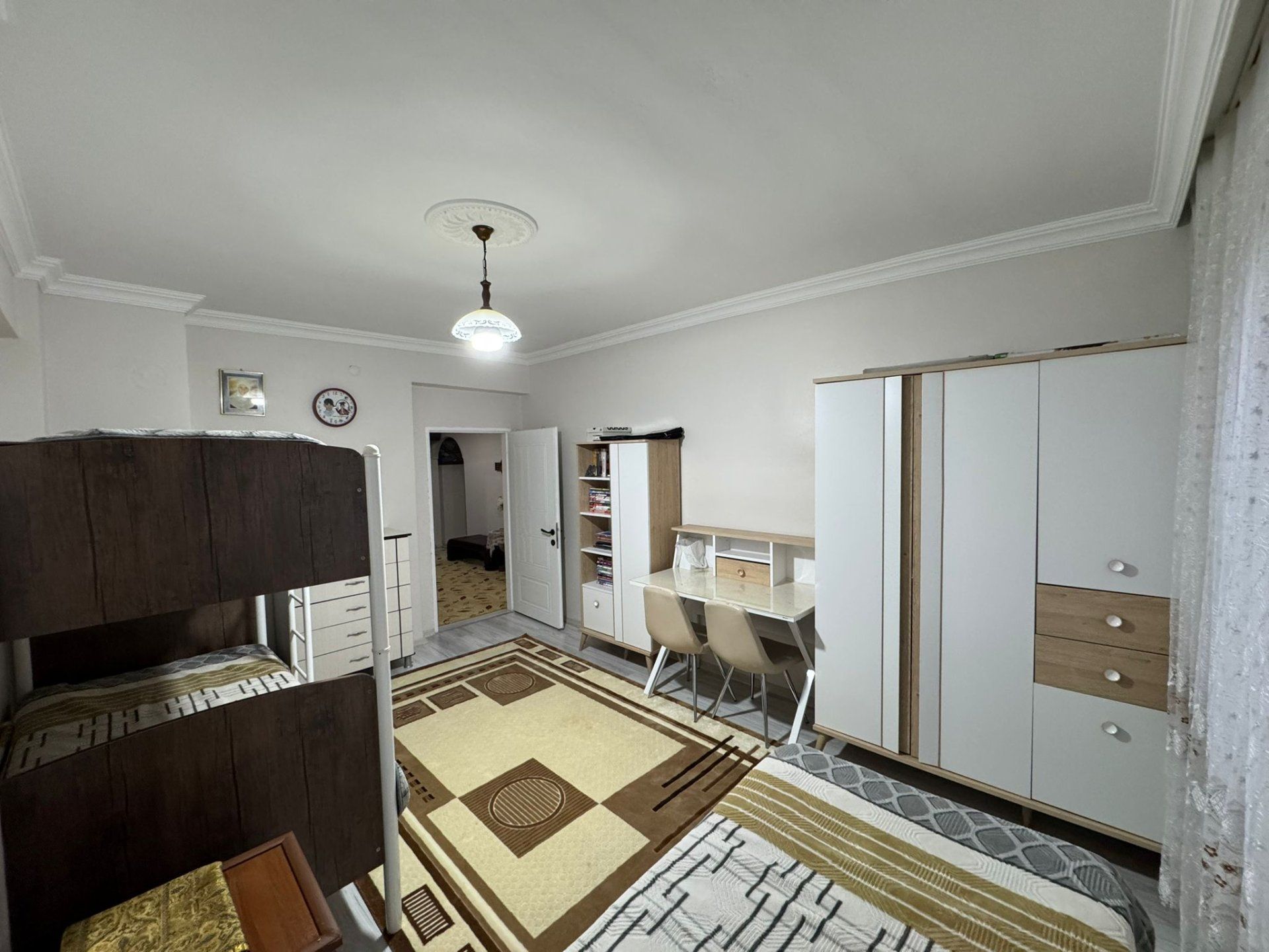 HUZUREVLERİ ÇÜNGÜŞLÜLER YAS EVİ ÜSTÜ SATILIK 3+1 BAKIMLI DAİRE