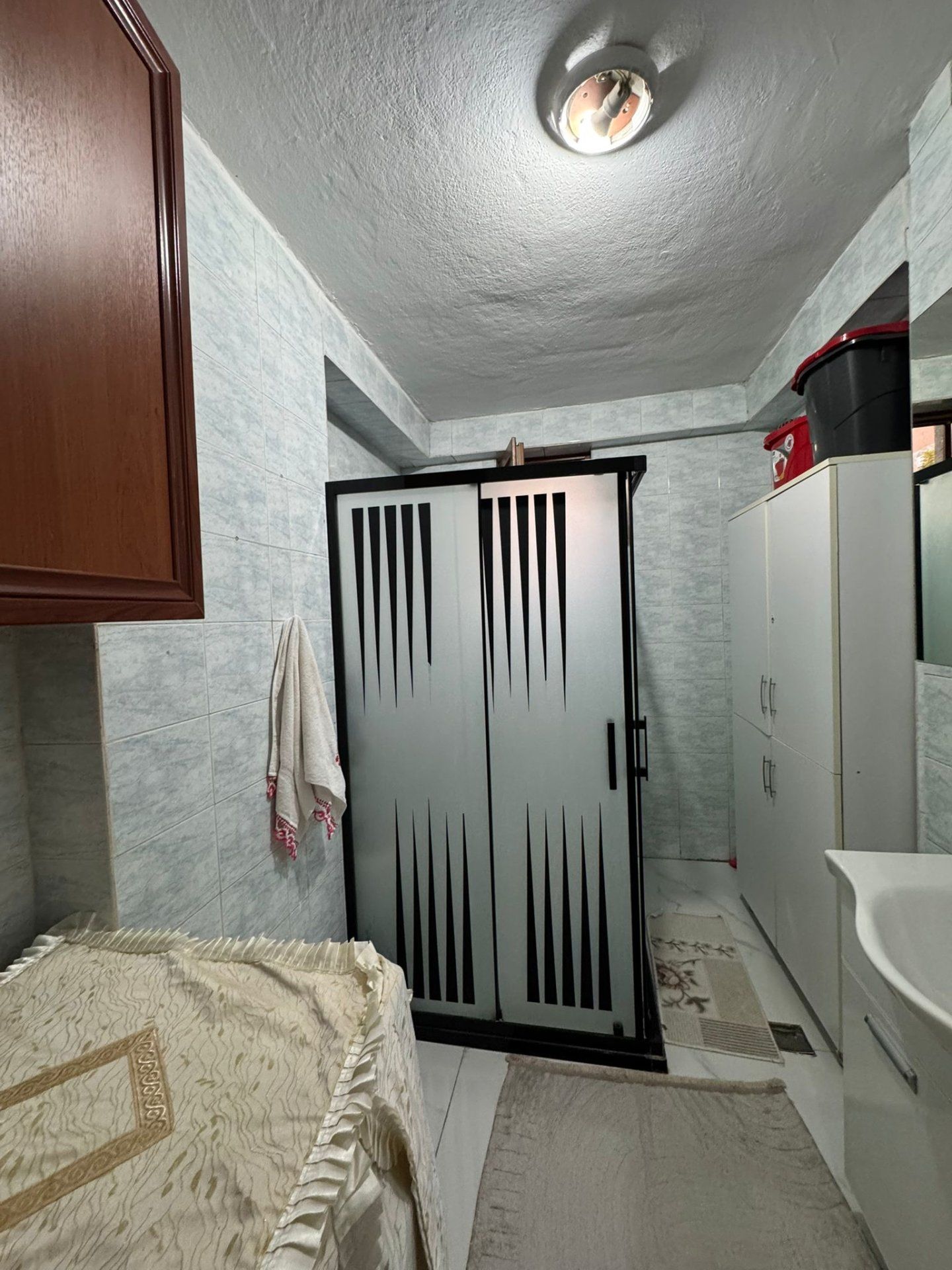 HUZUREVLERİ ÇÜNGÜŞLÜLER YAS EVİ ÜSTÜ SATILIK 3+1 BAKIMLI DAİRE