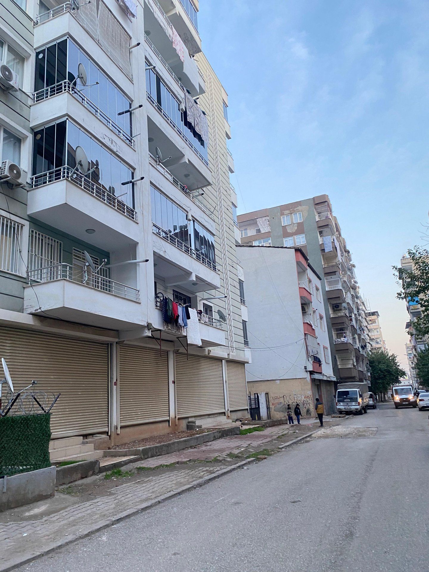 HUZUREVLERİ ÇÜNGÜŞLÜLER YAS EVİ ÜSTÜ SATILIK 3+1 BAKIMLI DAİRE