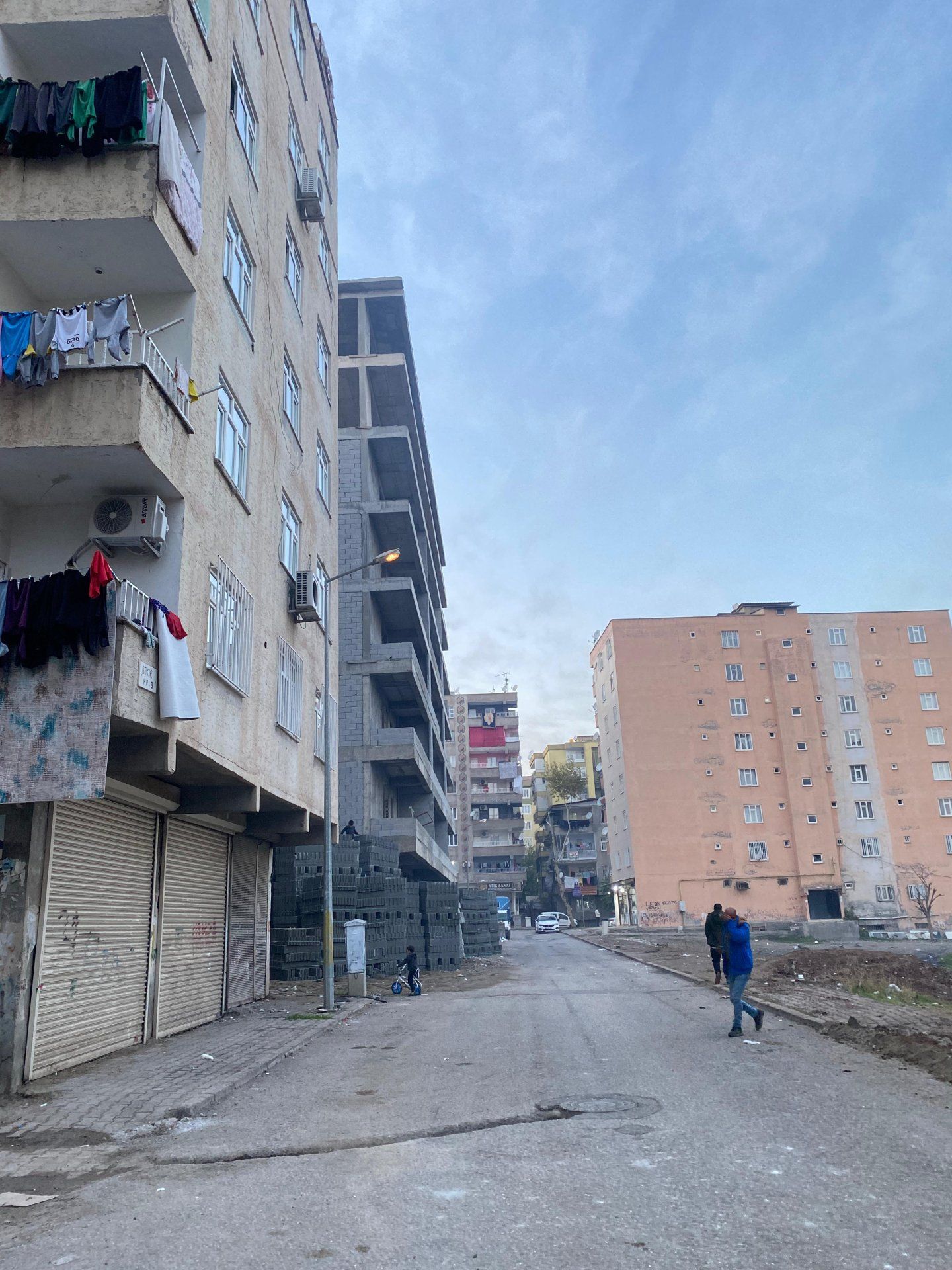 HUZUREVLERİ ÇÜNGÜŞLÜLER YAS EVİ ÜSTÜ SATILIK 3+1 BAKIMLI DAİRE