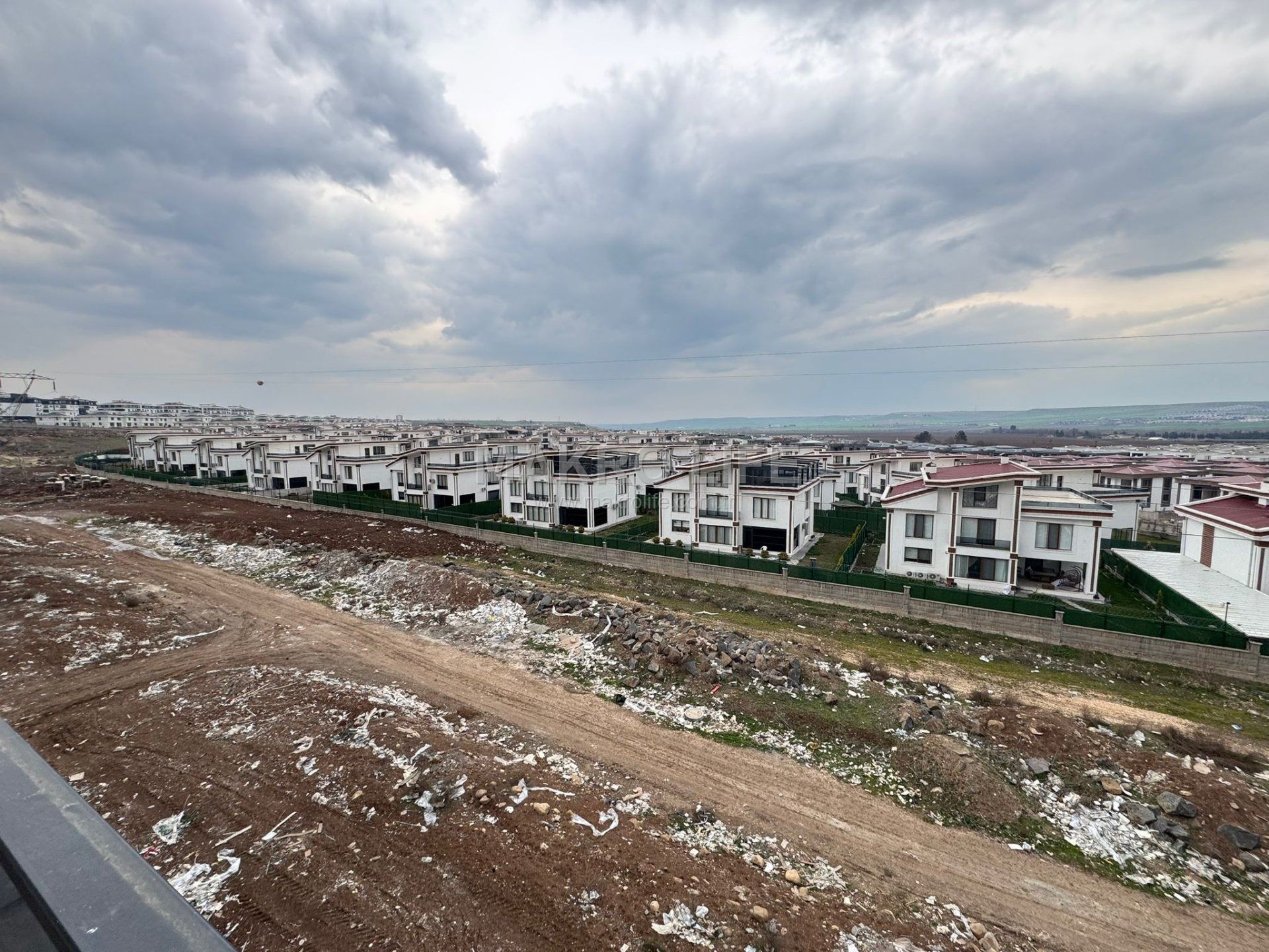 450 EVLER MGA YAPIDA ACİL SATILIK 3,5+1 ARA KAT DAİRE