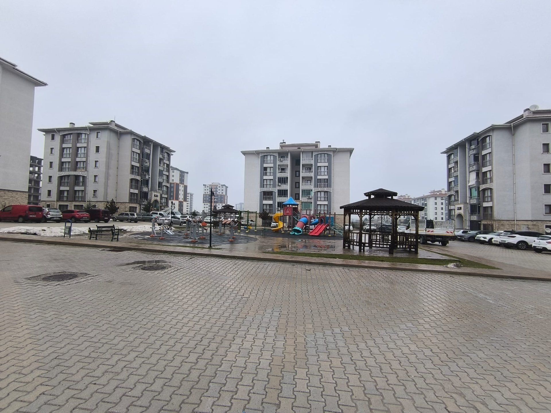 YEİŞEHİR ÜÇKUYULAR TOKİ 808 KONUTLARINDA 2+1 SATILIK DAİRE